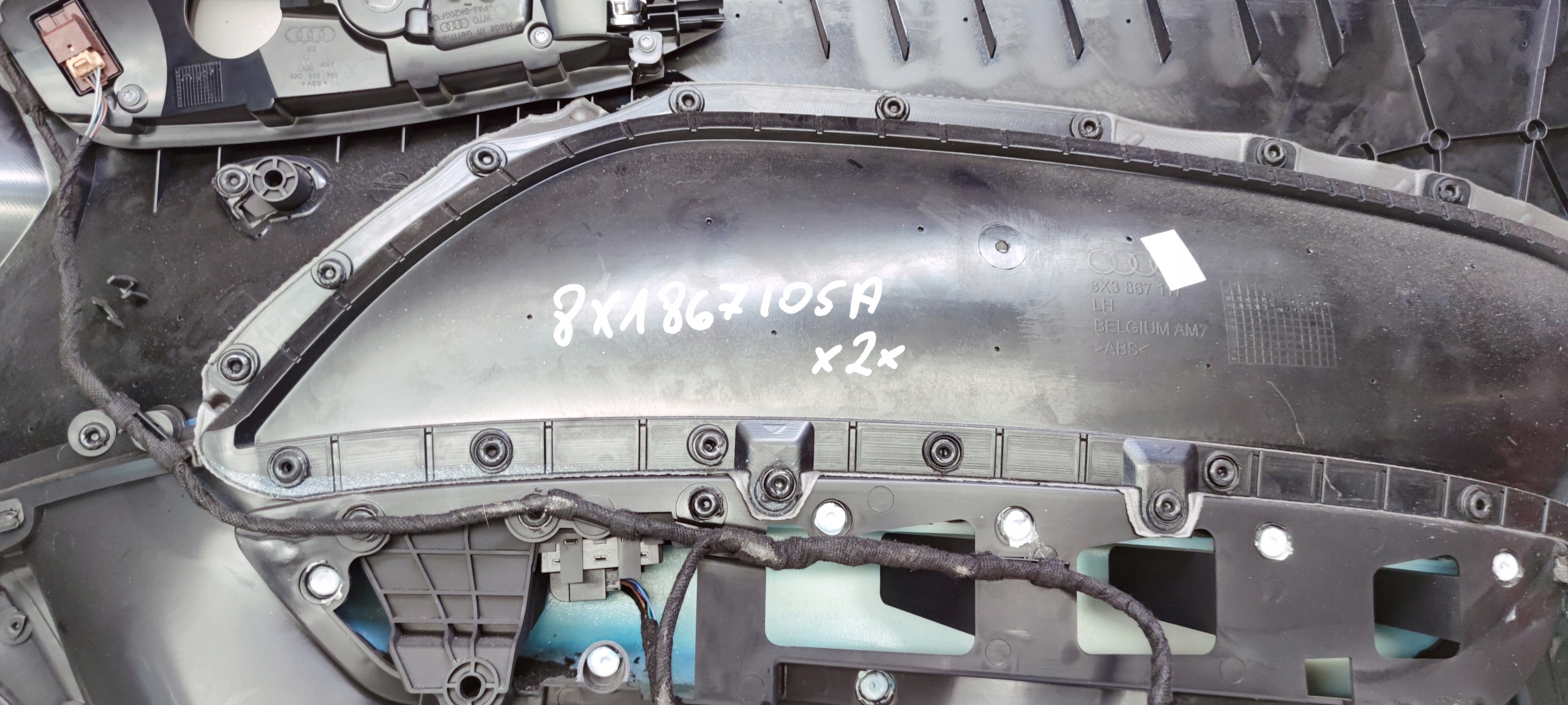 дверные карты передний левый Audi A1 8X1867105A *2*