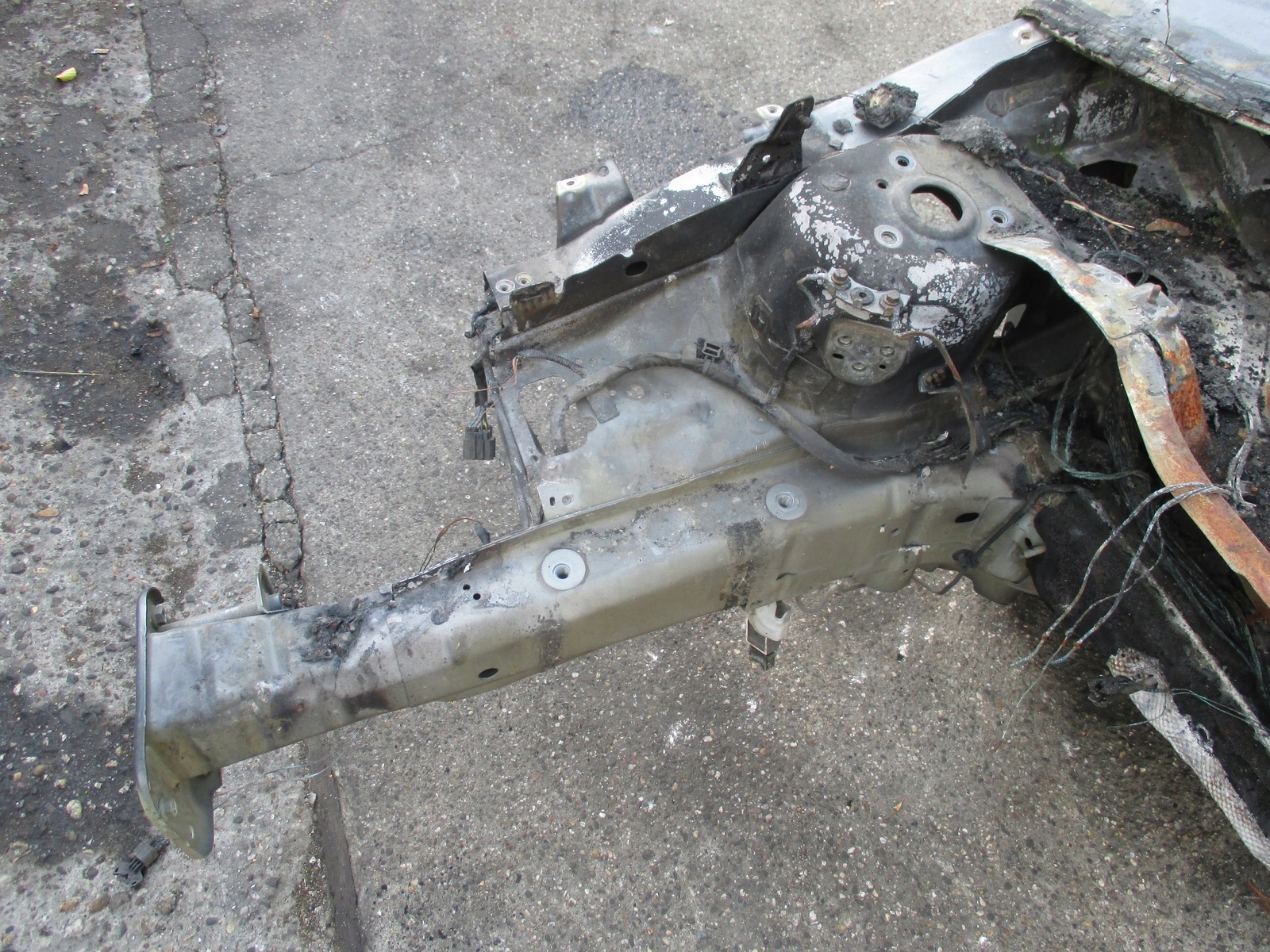 quarter right front VOLVO V40 19R