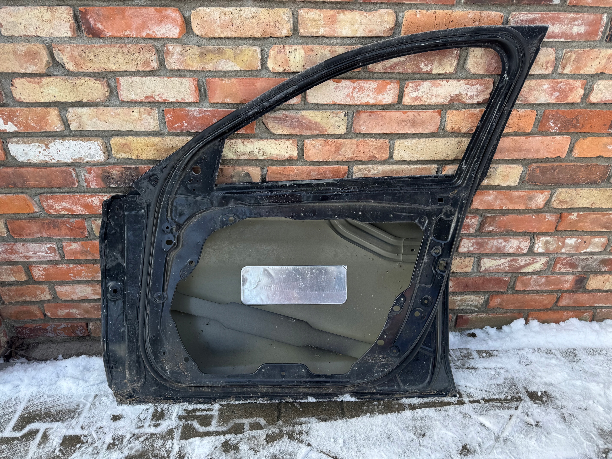 MERCEDES C-KLASA C KLASA W205 DRZWI PRZEDNIE PRAWE GIEŁDA POZNAŃ Strona zabudowy przód - prawa