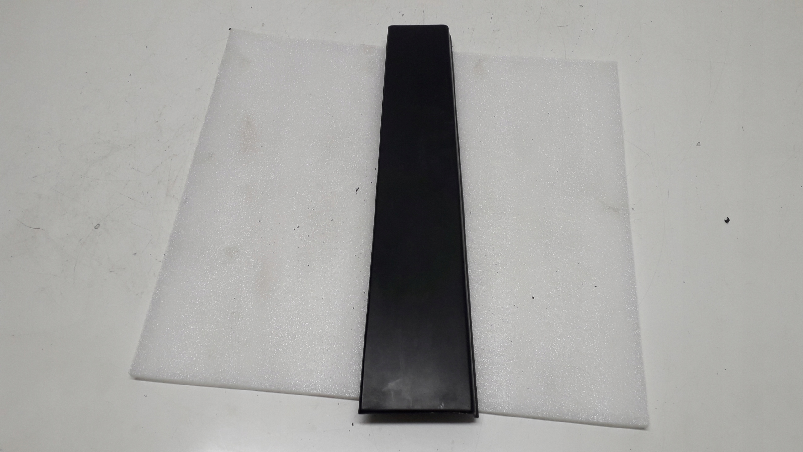 KORANDO II 2 96- LISTWA PRAWA SŁUPKA B 79520-06002