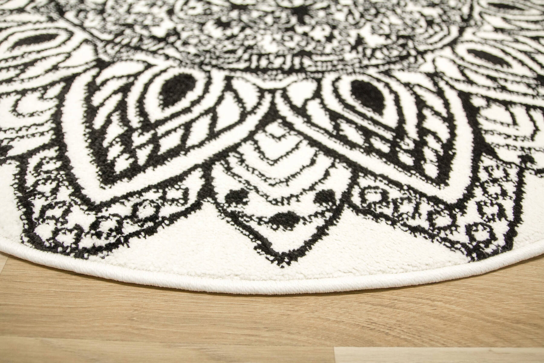 DYWAN OKRĄGŁY BIAŁY CZARNY MANDALA ROZETA DO SALONU BOHO LIMA śr. 120 cm Grubość 11 mm