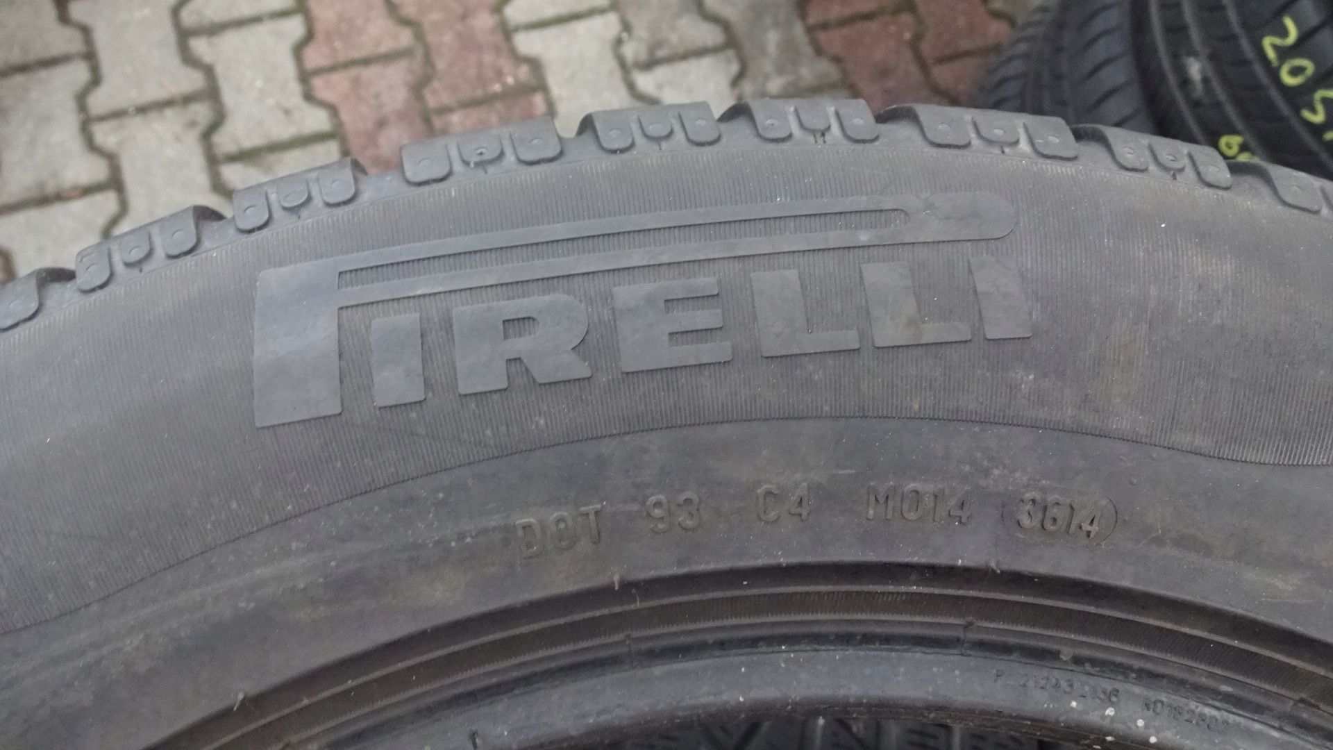 Opony zimowe 225/60R17 Pirelli Sottozero 99H Szerokość opony 225 mm