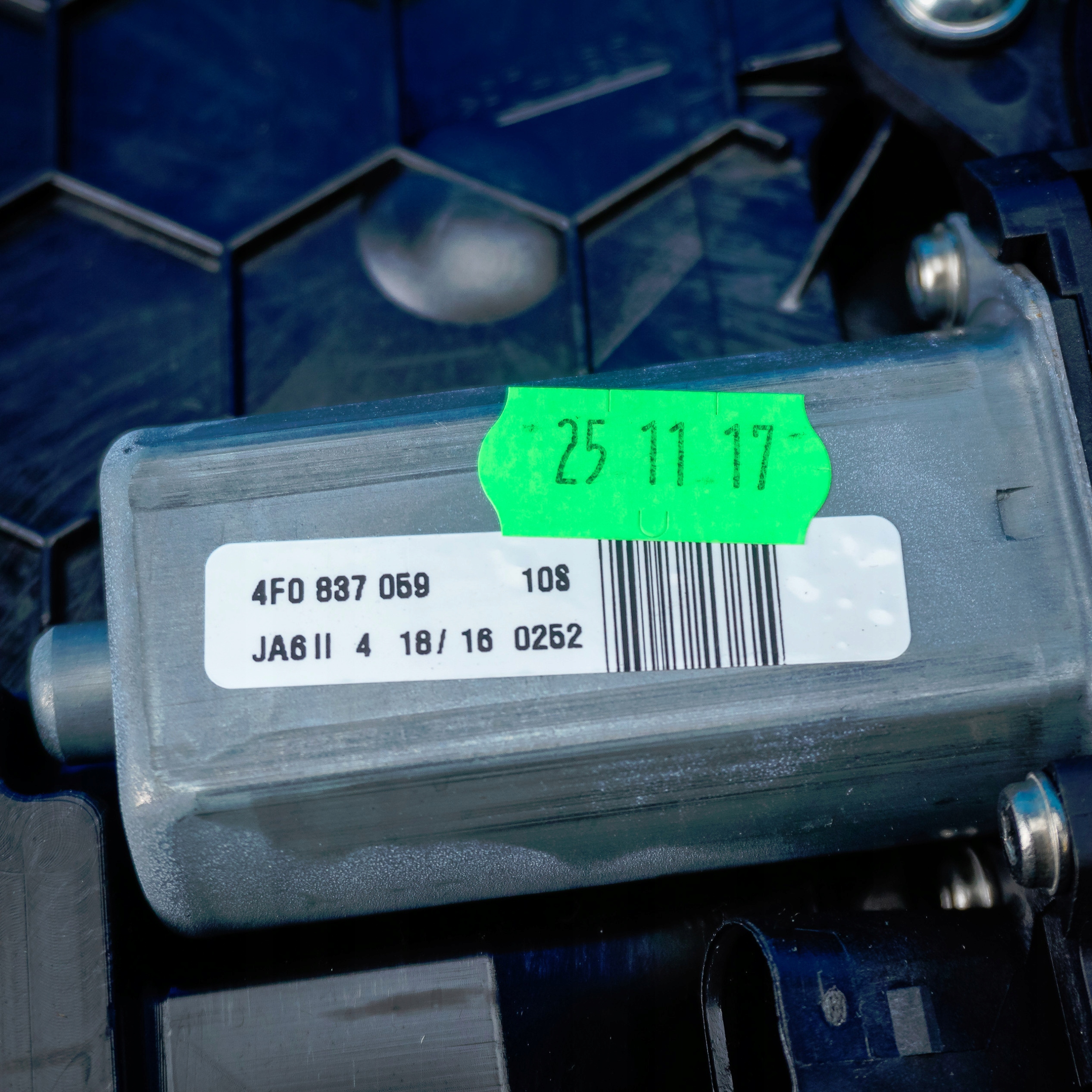 engine dociagu door Audi A6 A7 A8 S8 4H 4F0837059 4H0837915A