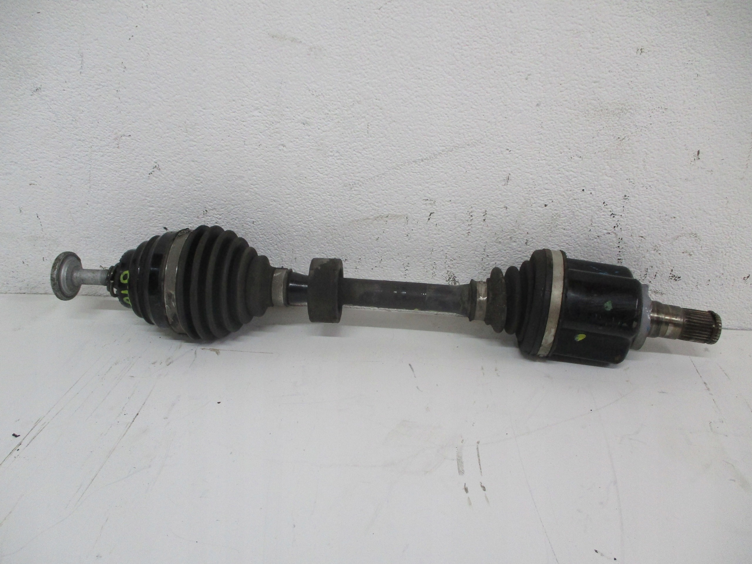semi-axis left BMW 1 F40 2.0i 8482645 front
