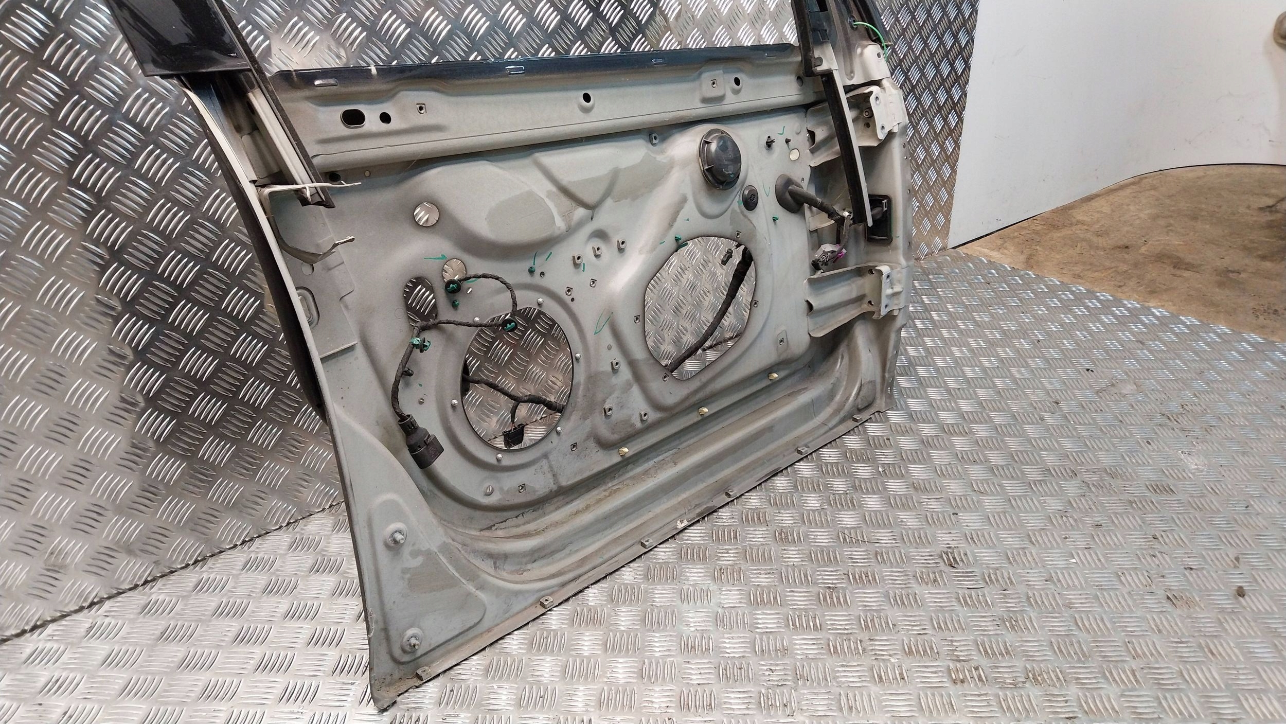 RAHMEN Tür vorne rechts VW GOLF V 03