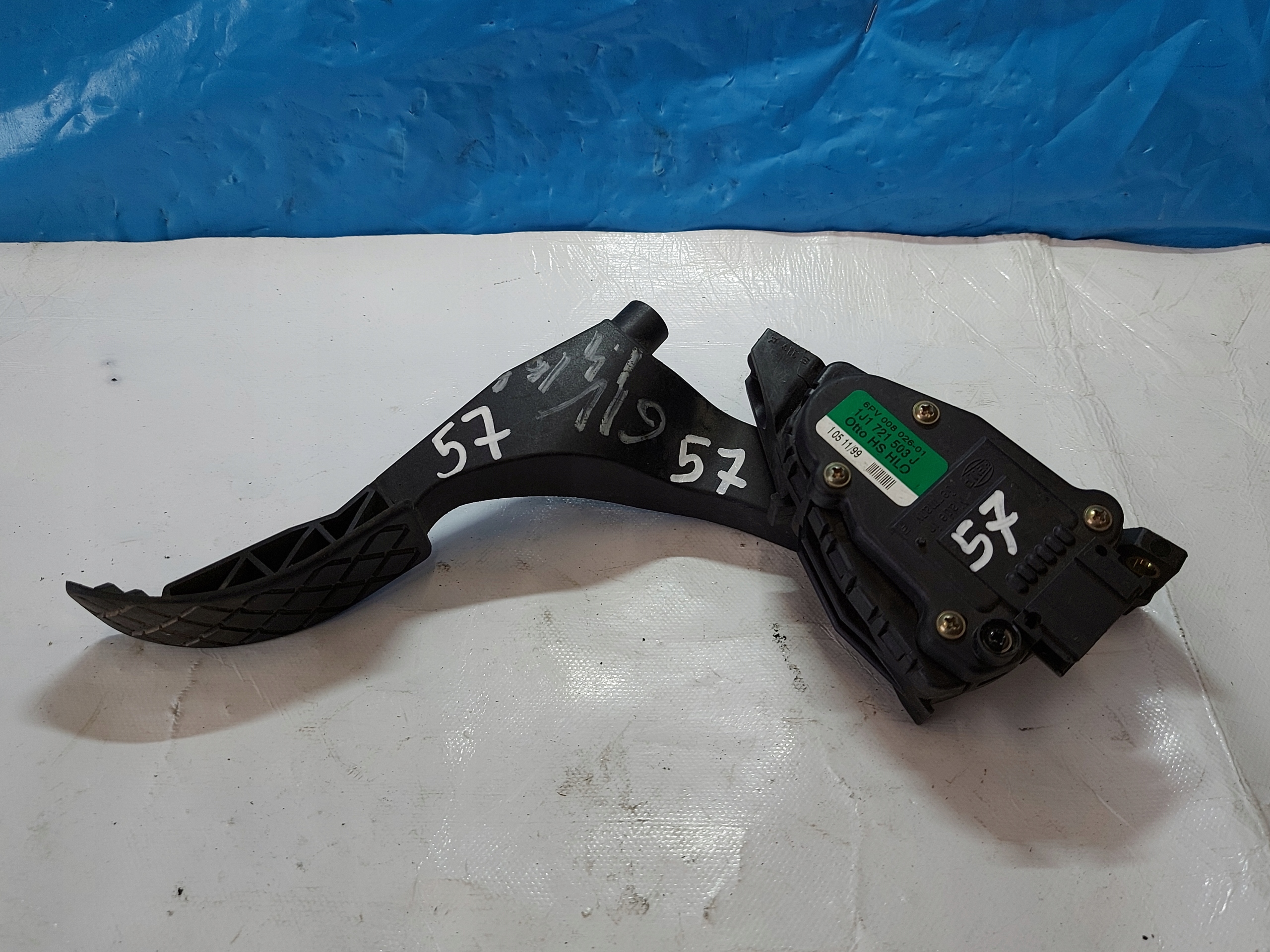accelerator pedal GOLF IV 1.4 B 1J1721503J
