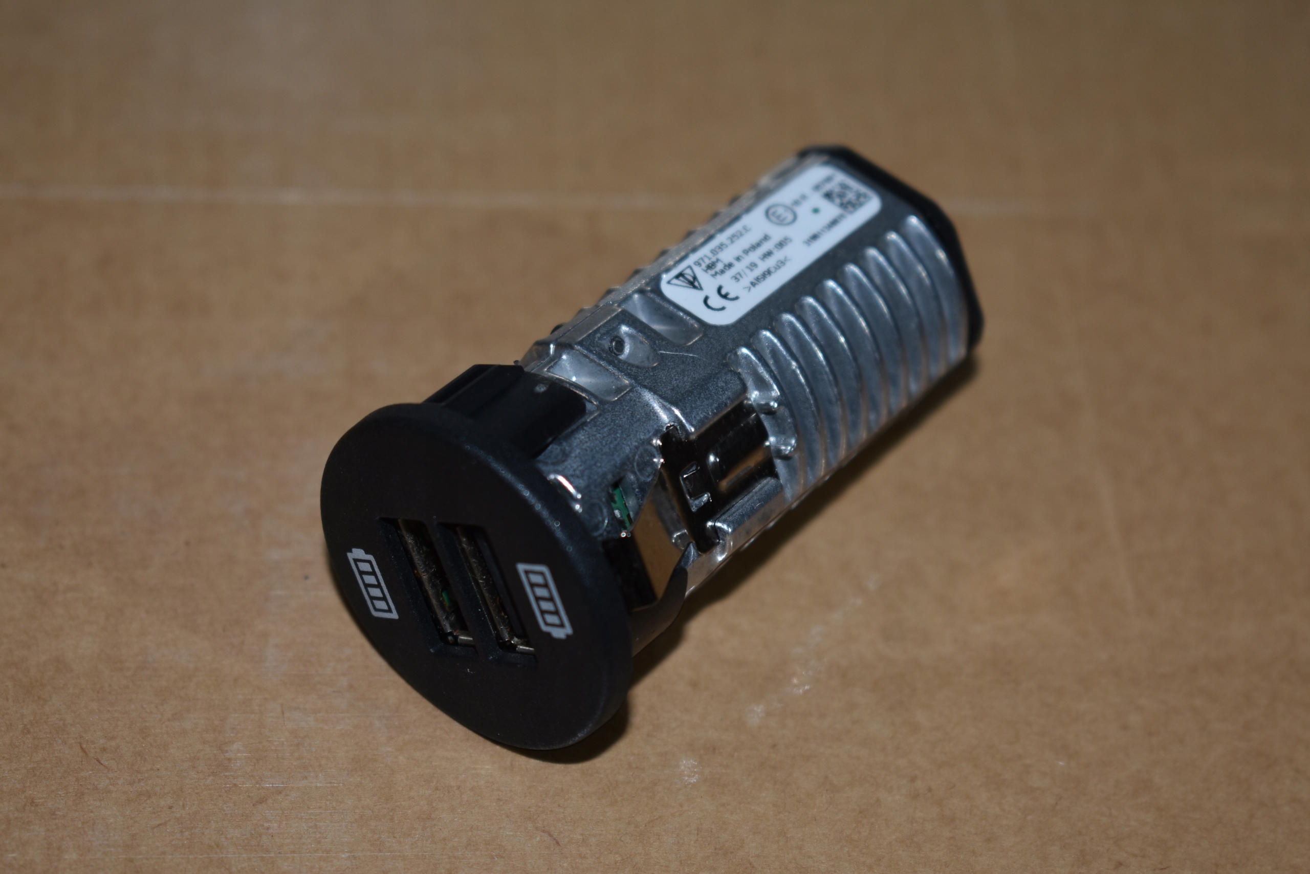 IDEALNY PANEL ZLACZE USB PORSCHE PANAMERA 971 1