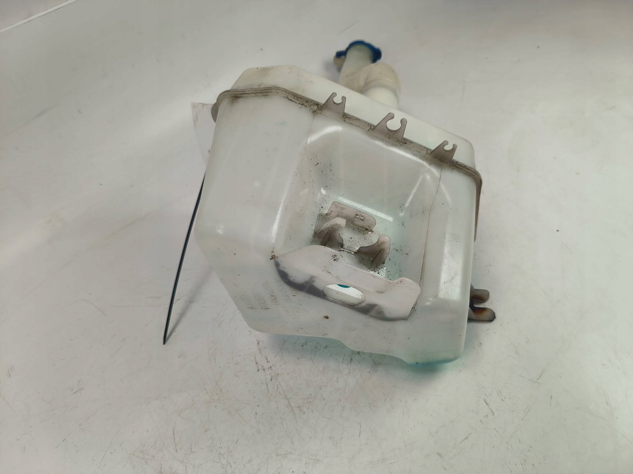 washer fluid tank HYUNDAI TUCSON