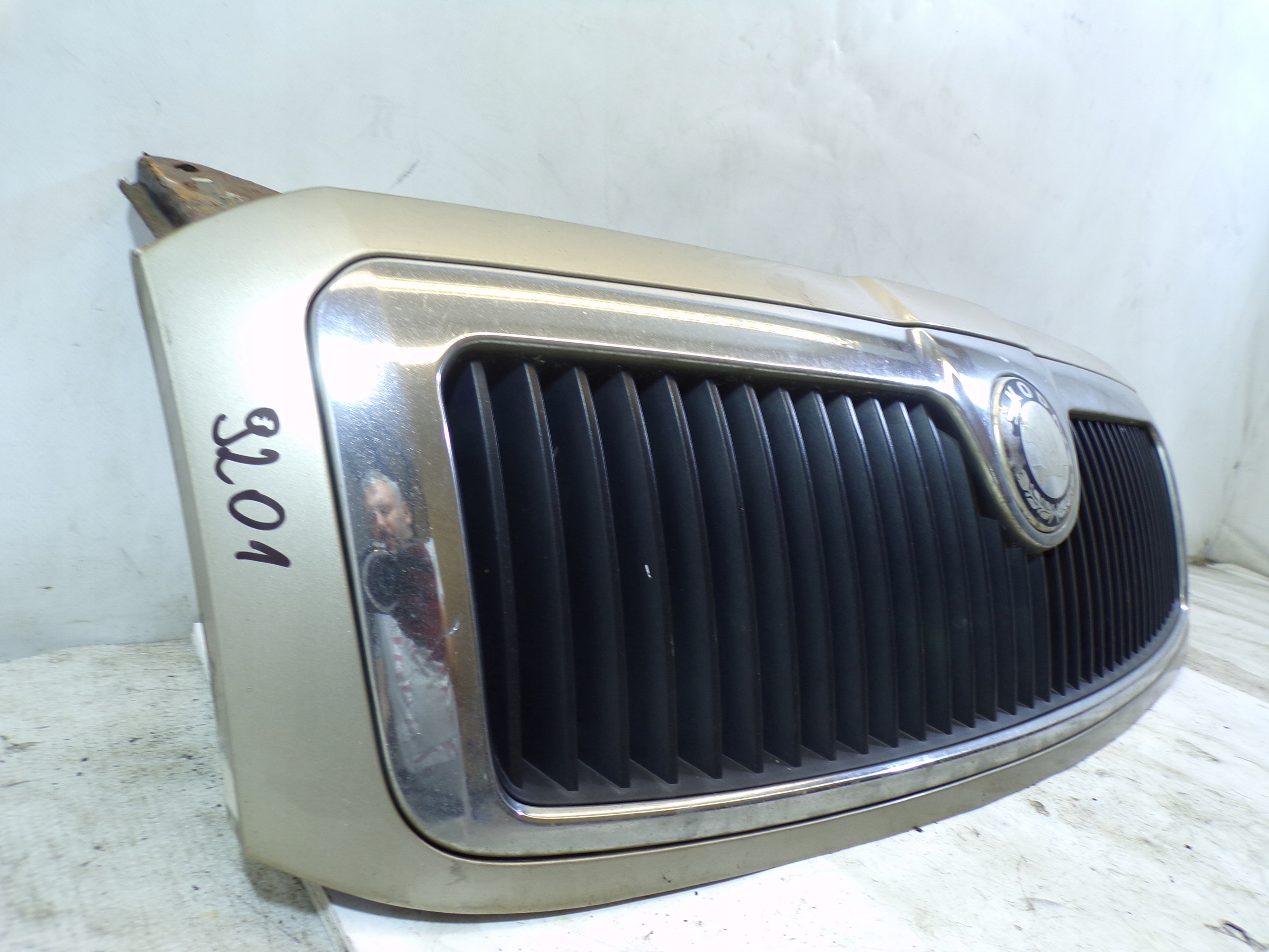 Griglia GRIGLIA radiatore SKODA SUPERB 1 e colore 9201