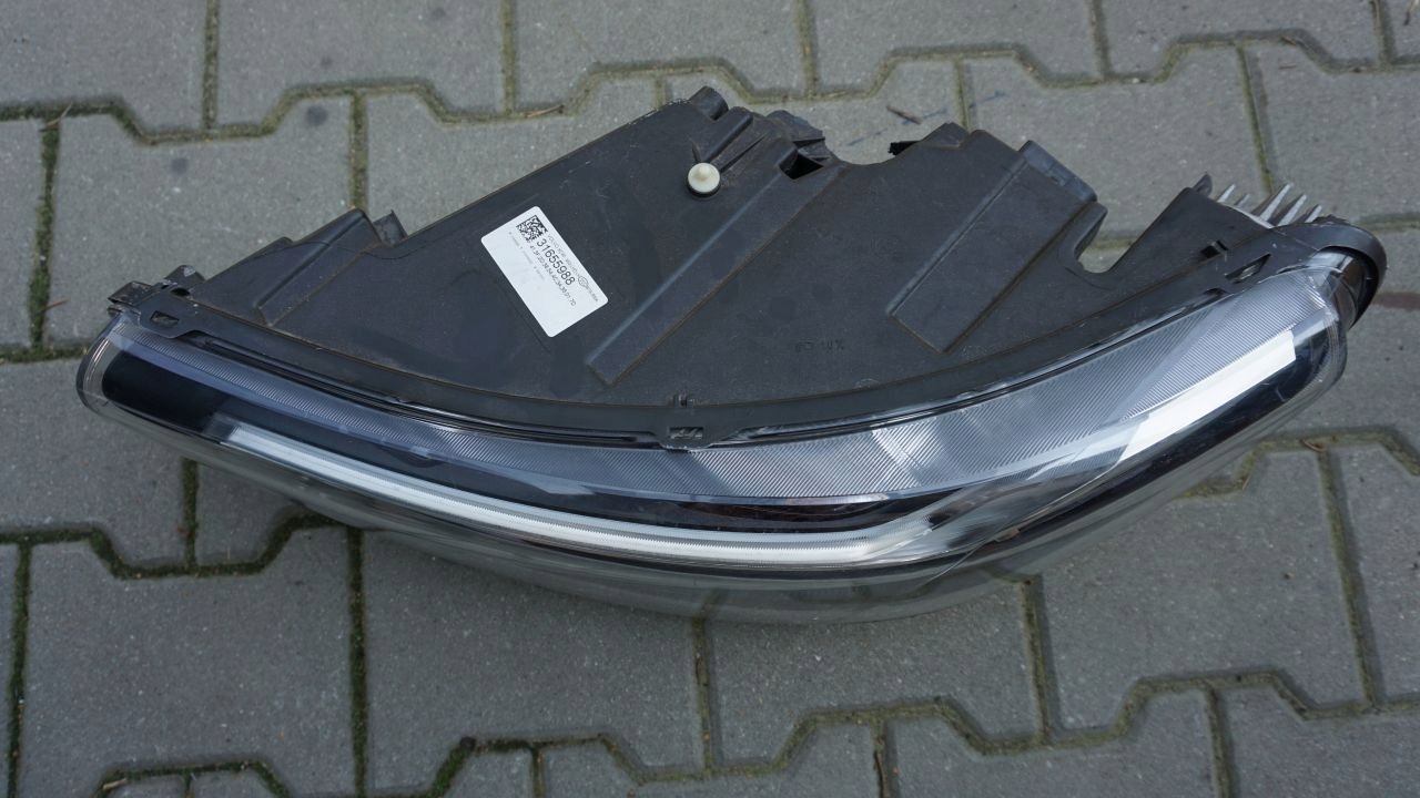 VOLVO XC40 - light MID LED left front