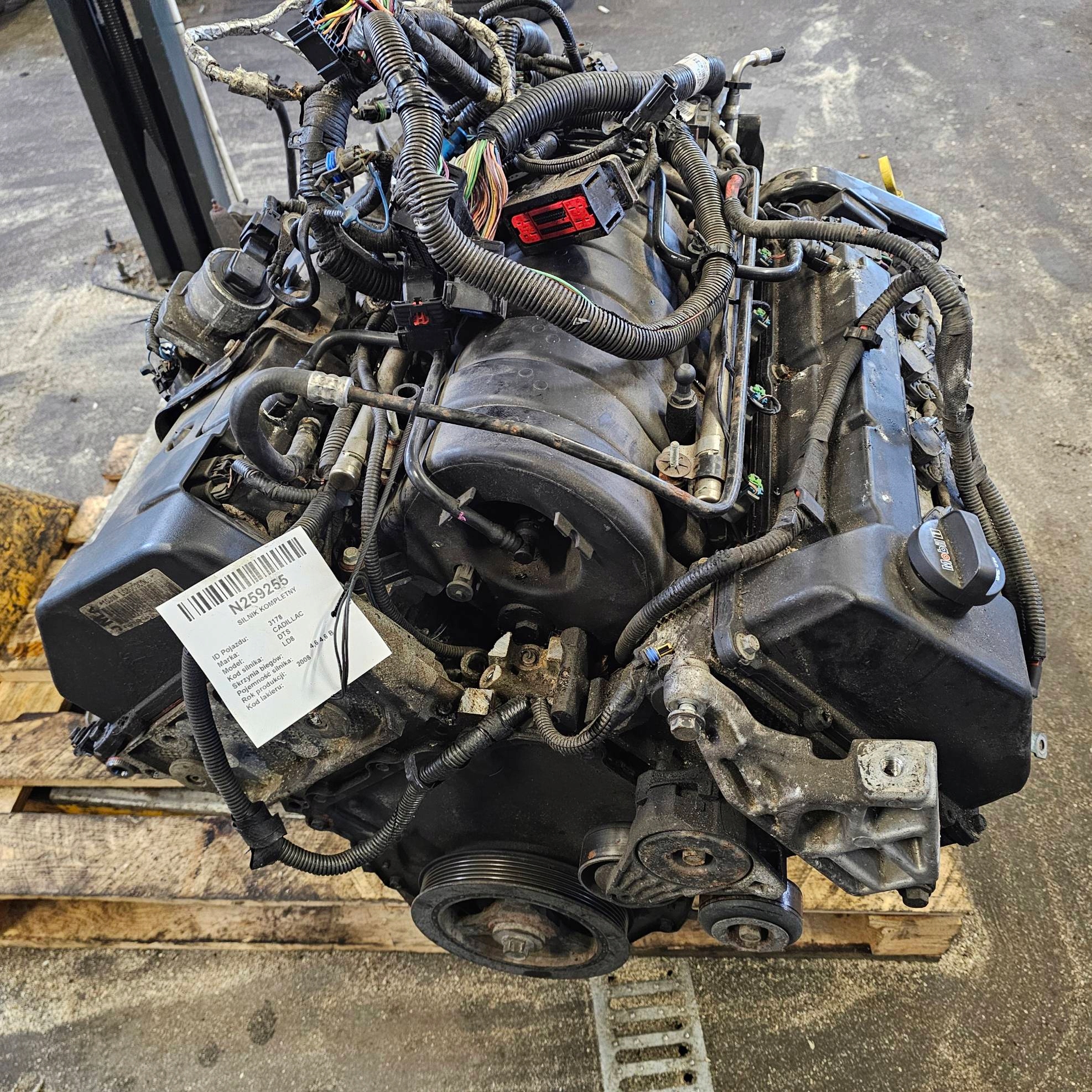 engine complete 4.6 CADILLAC DTS