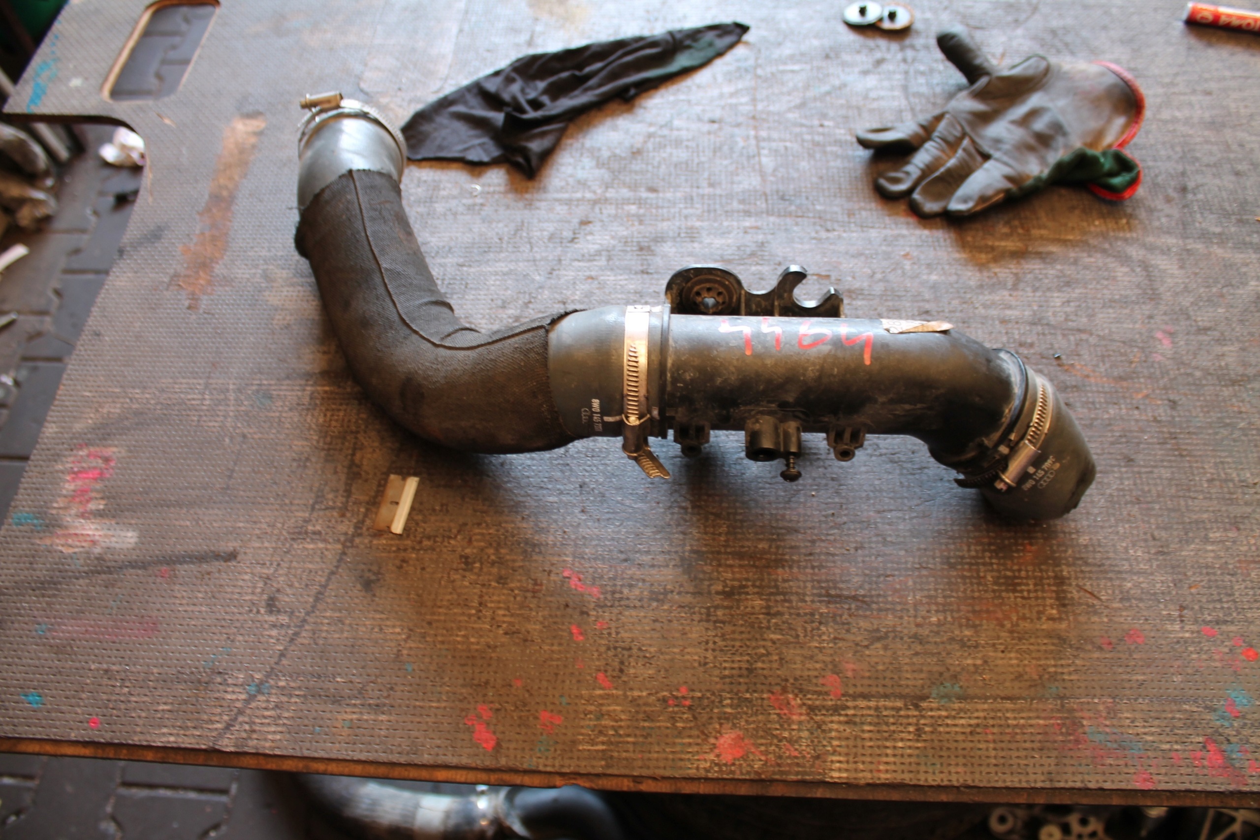 4464. pipe hose air AUDI 8W0145673E