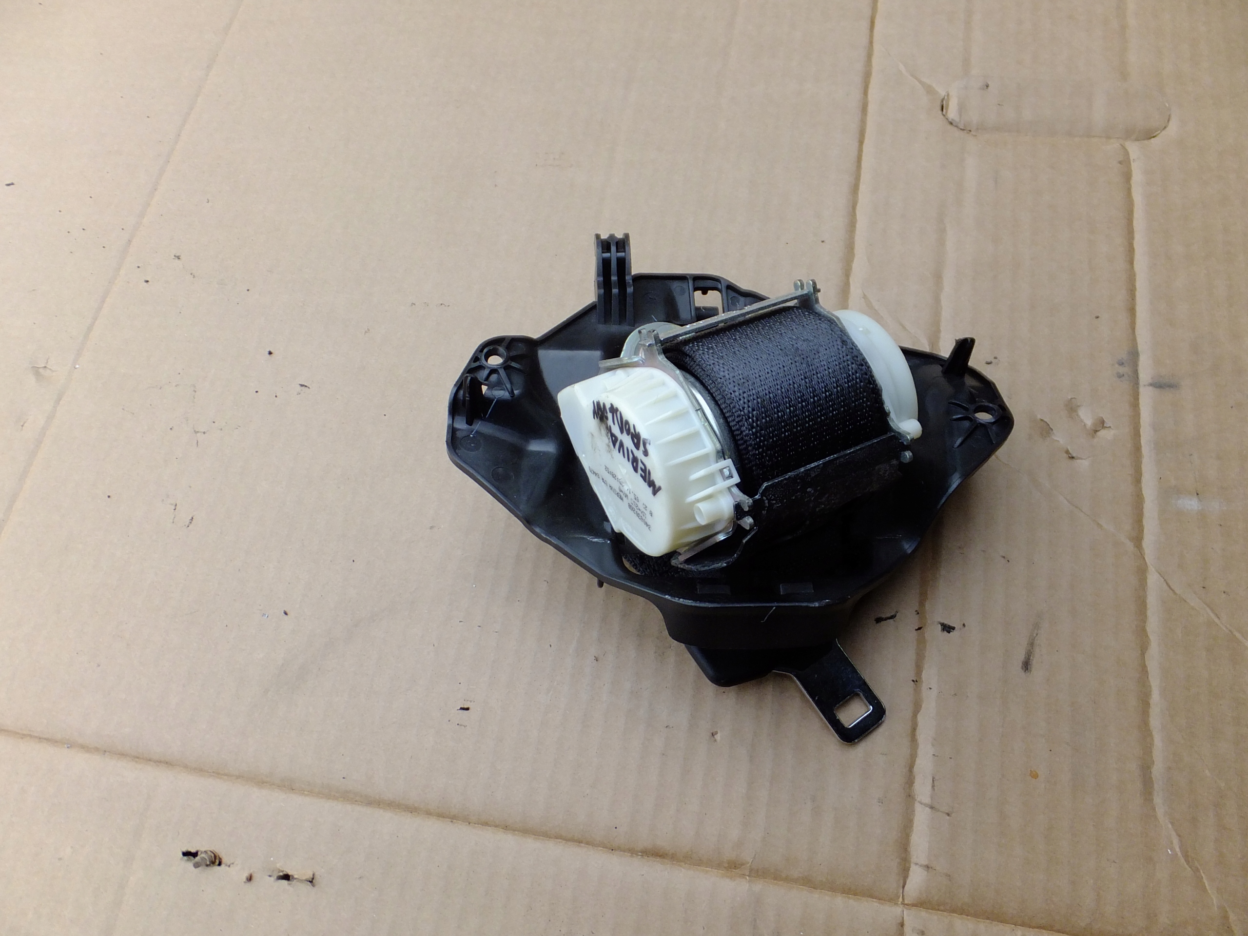 Gurten Sicherheits mitte heck opel meriva B 2010r