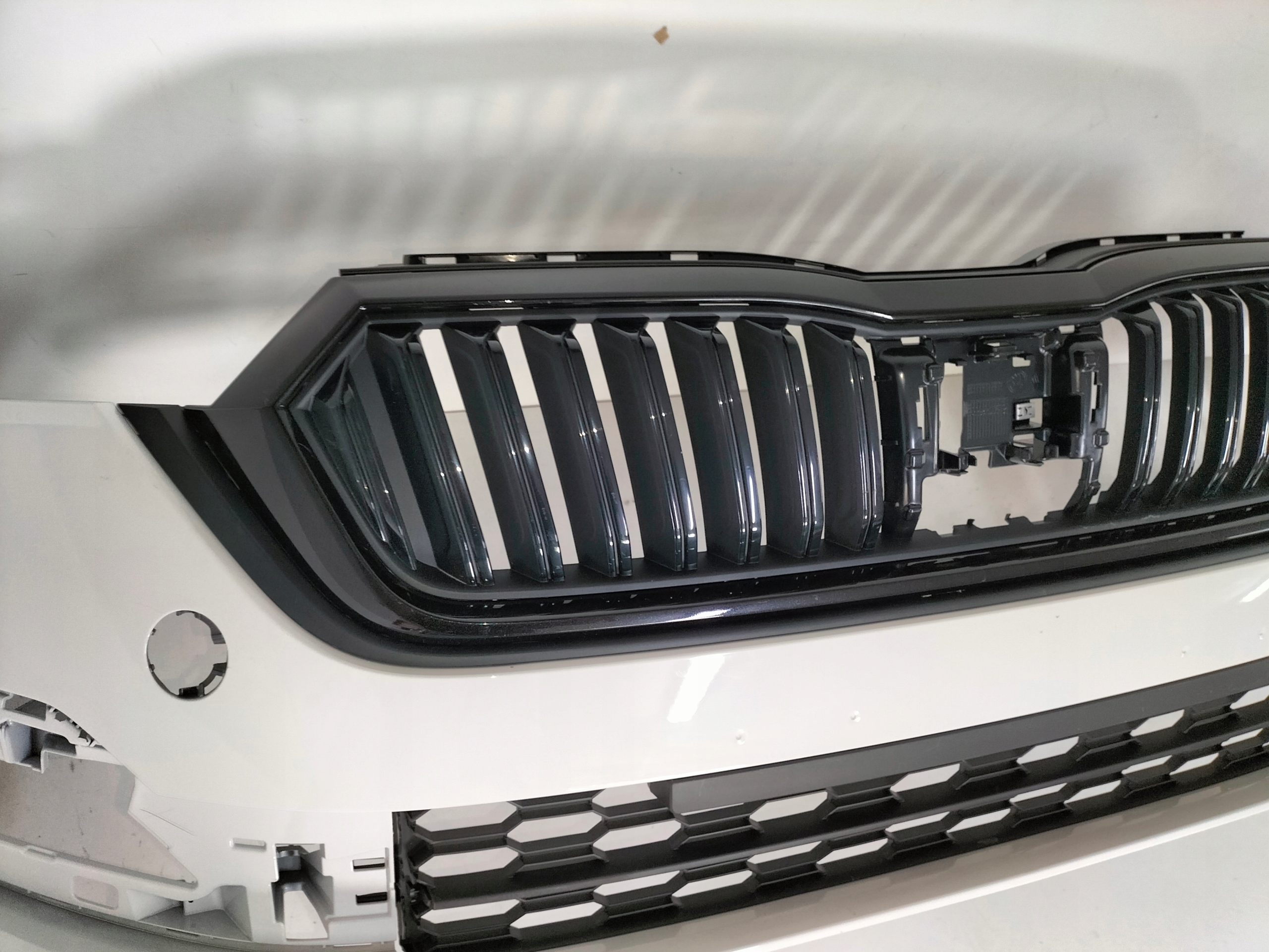 FRONTSTOSSSTANGE VORNE SKODA OCTAVIA 4 IV 19
