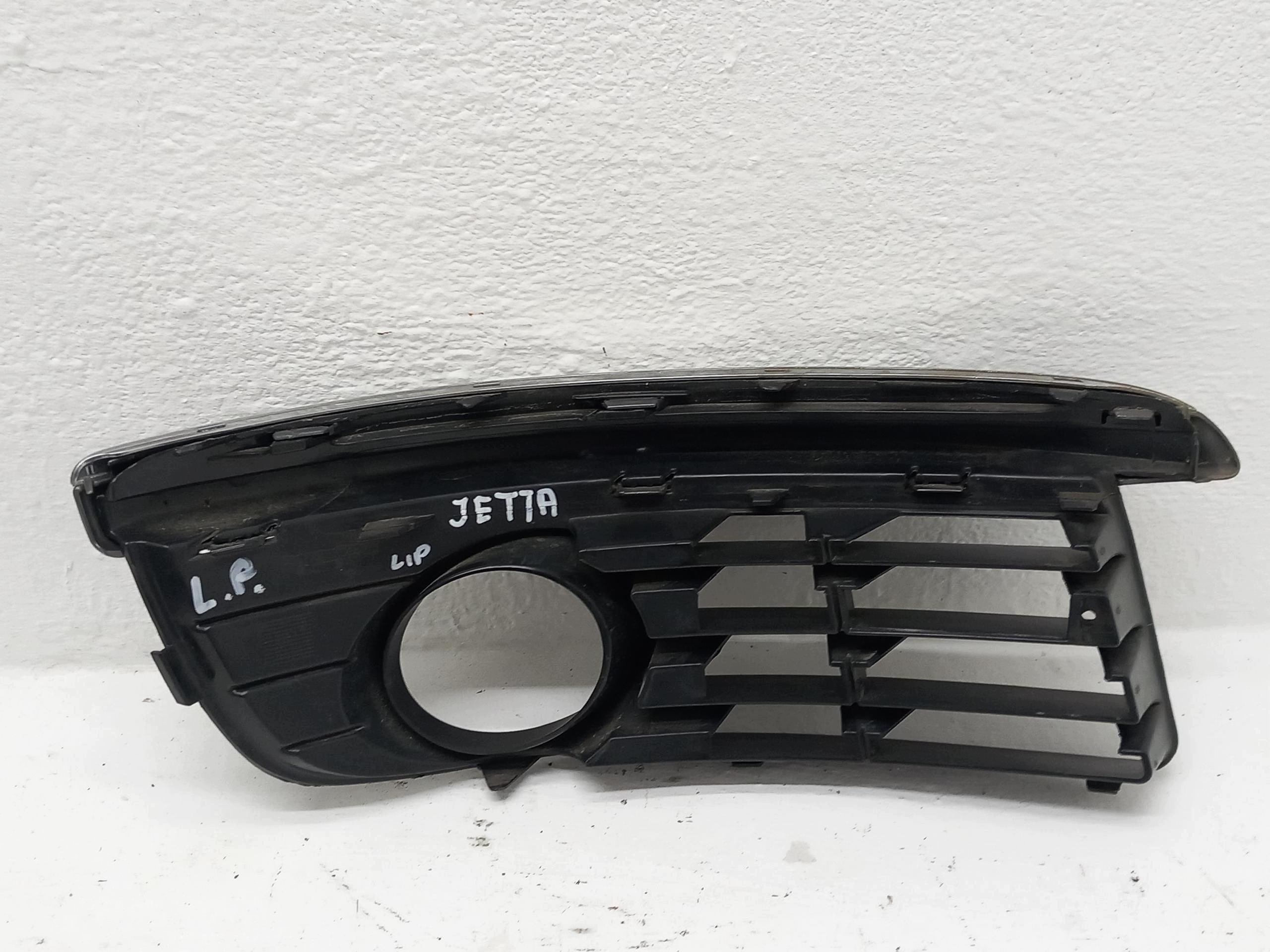 grid of a bumper left front VW JETTA V 05-10