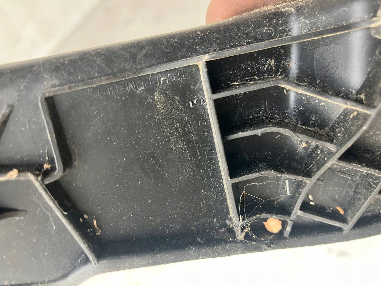 corner cover spoiler under the window left CITROEN C4 III 9833359780
