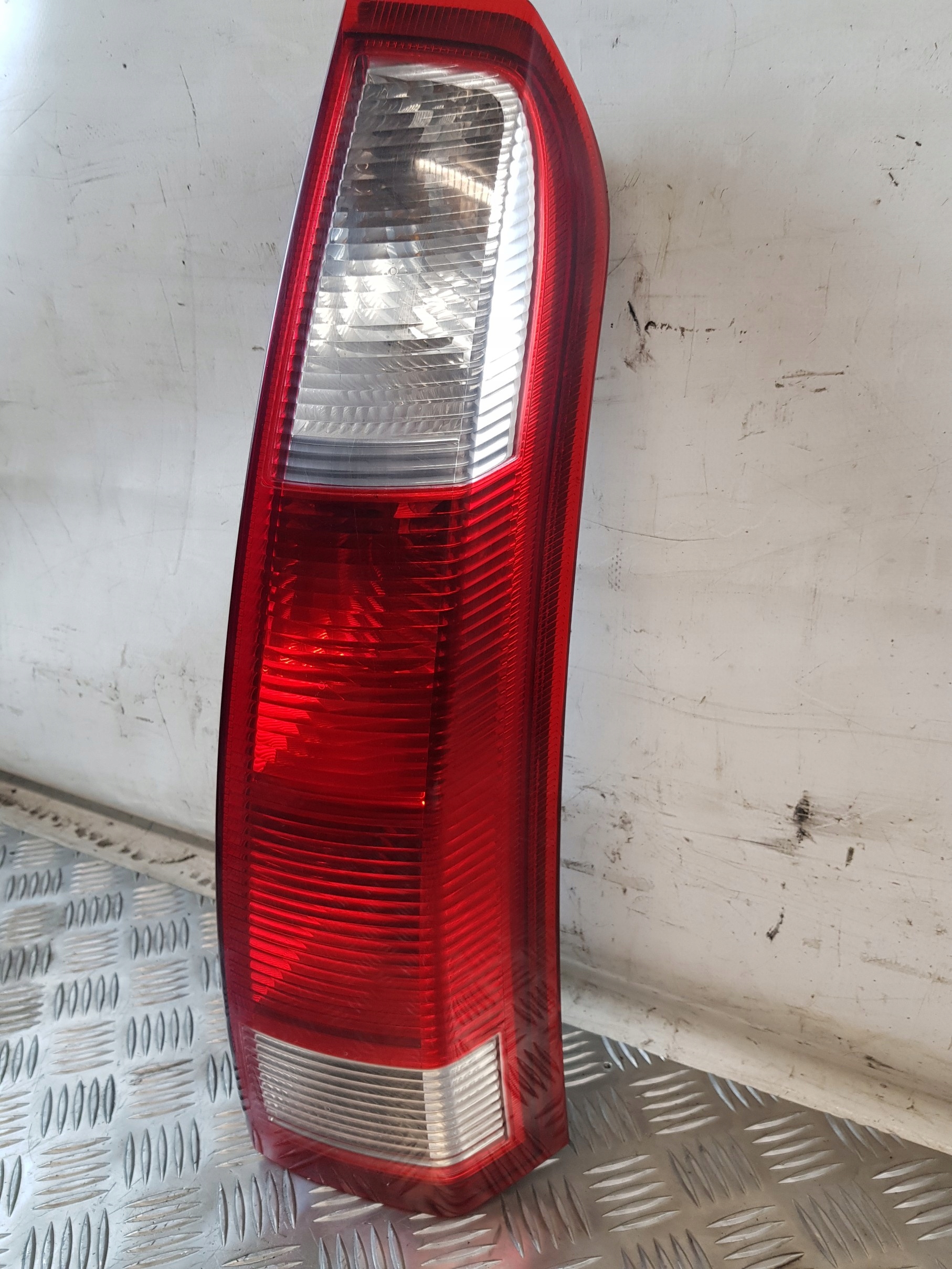 feu droit arrière 13203392 + insert OPEL MERIVA A 05R- EU