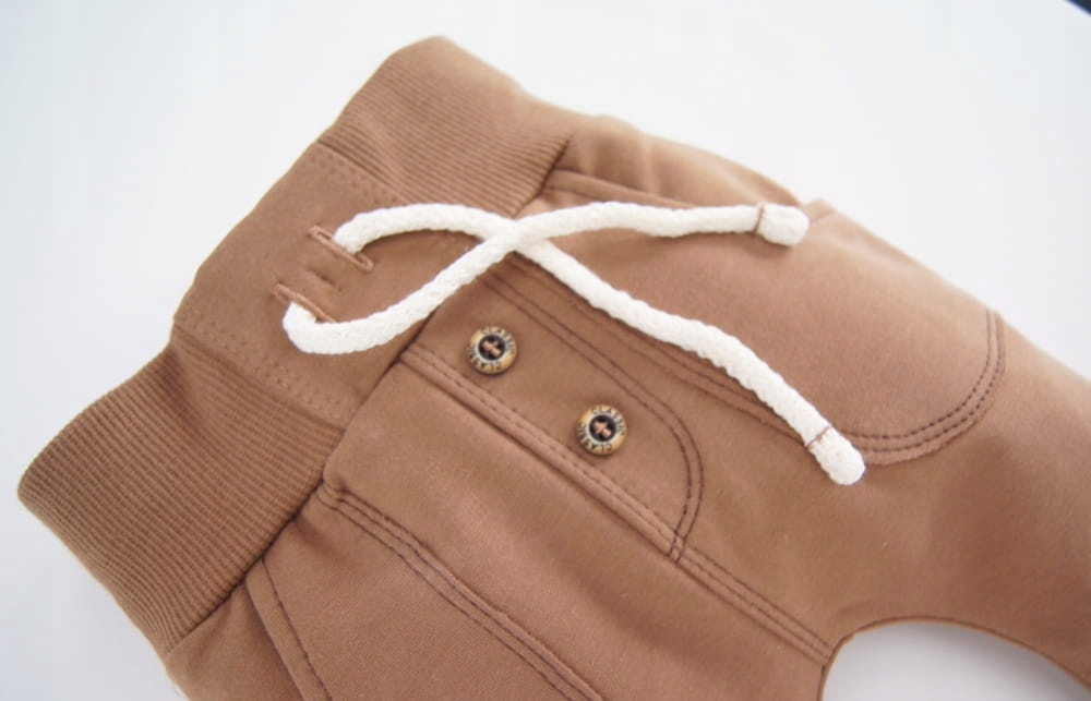 Spodnie chłopięce sznureczek brązowe Orzech 68 Marka Mrofi