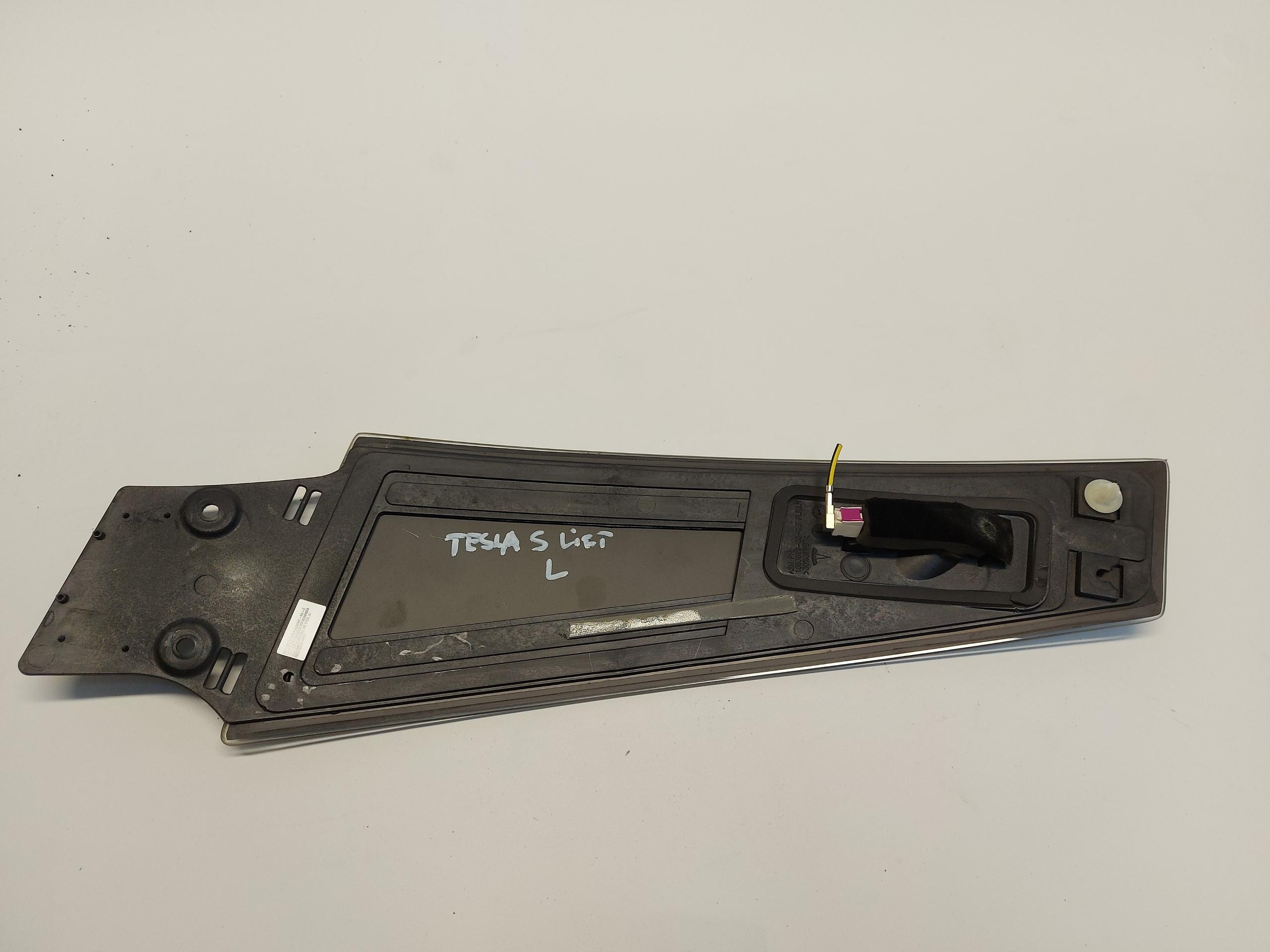 Tesla Model S LIFT plastyk osłona słupka kamera lewa zewnętrzna Typ samochodu Samochody osobowe