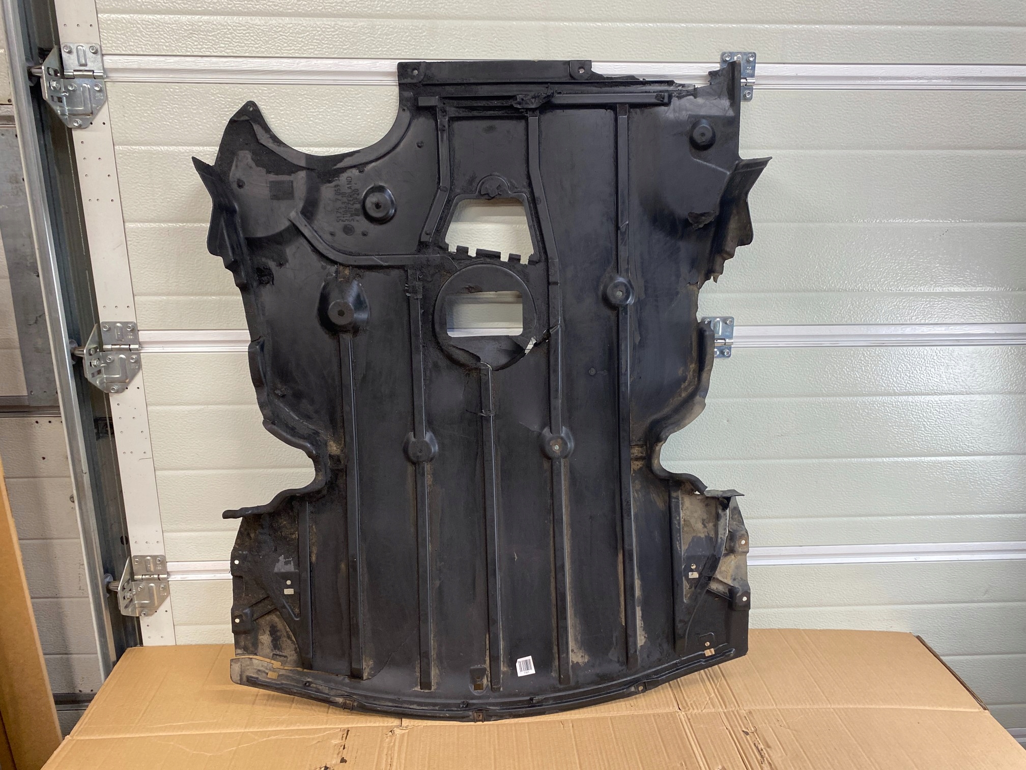 BMW E90 E91 E92 2.0D 3.0D M47 M47 M57 OSŁONA SILNIKA DOLNA Wersja Europejska