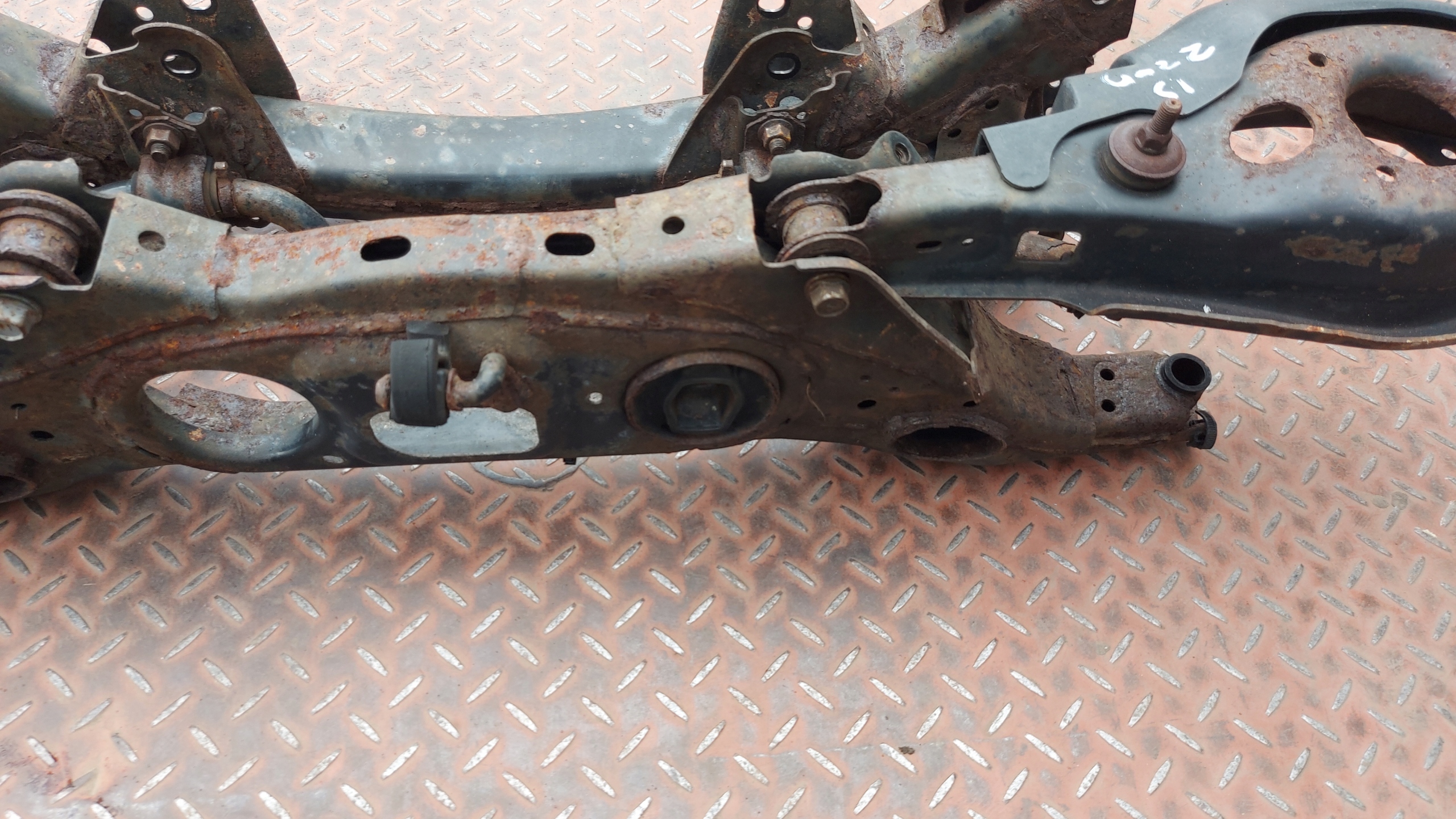 sider axle beam subframe axle beam rear part rear. LEXUS IS220 05