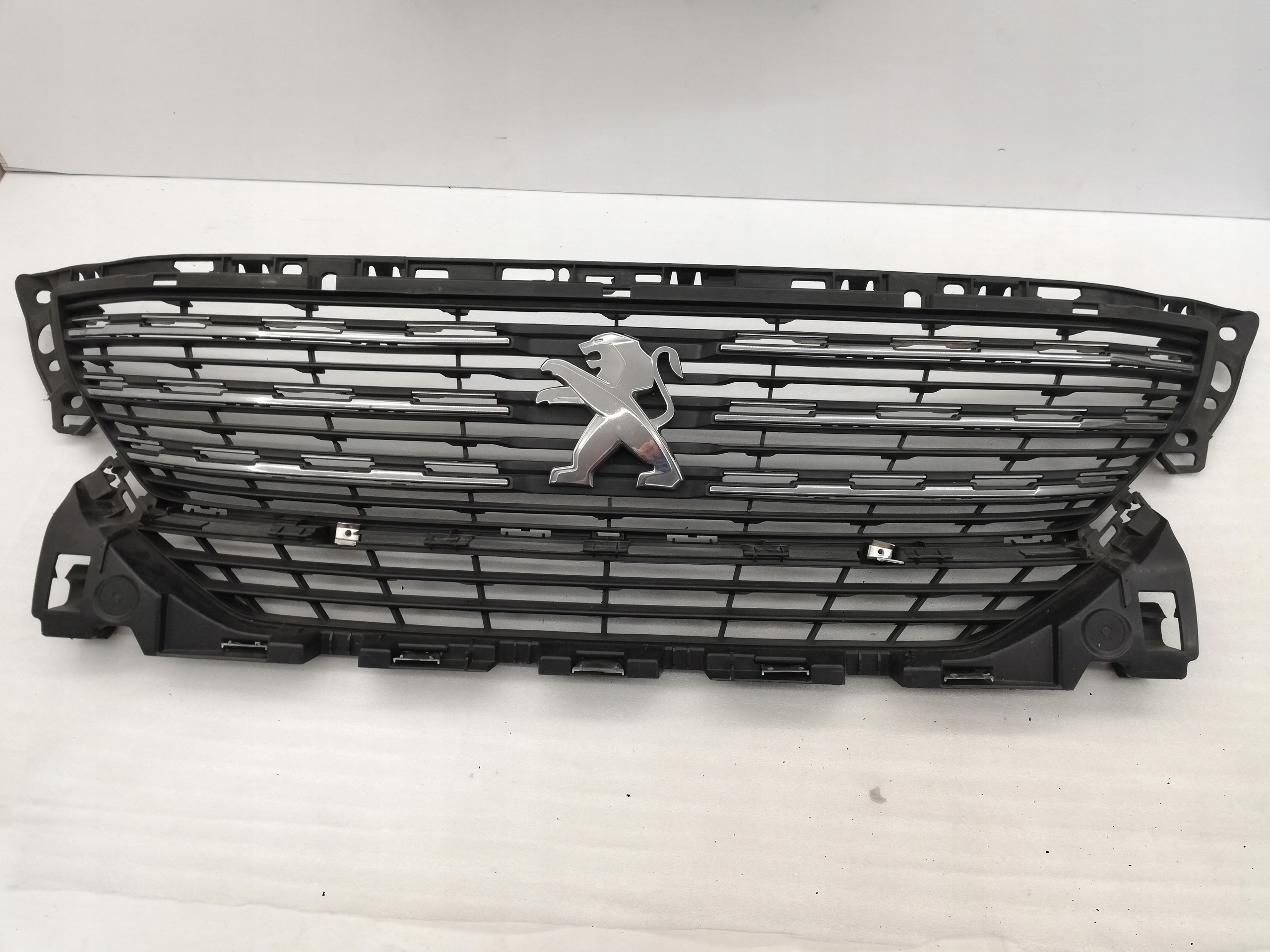 GRIL ATRAPA KRATKA PEUGEOT 5008 II od 2017