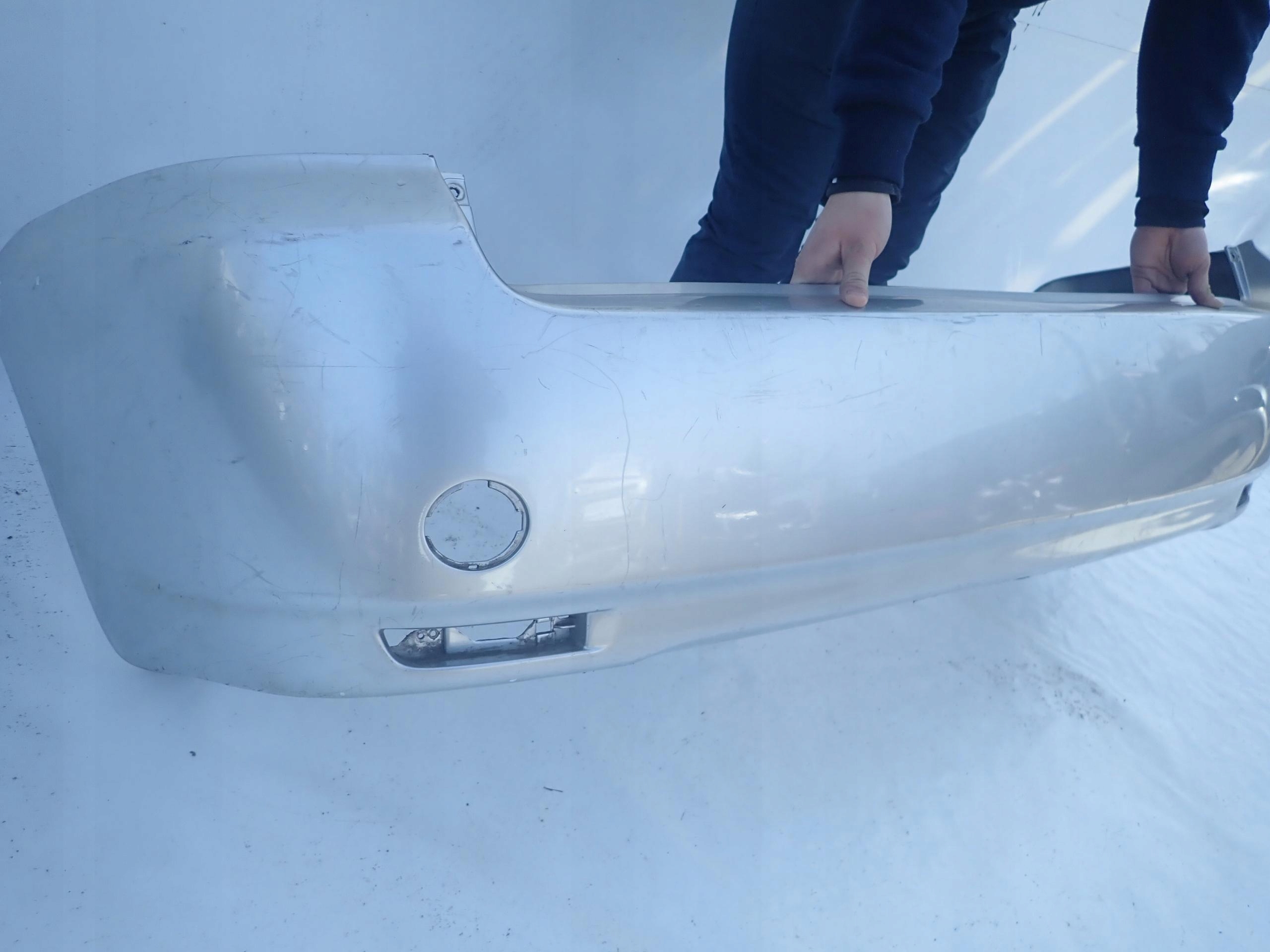 TOYOTA AVENSIS VERSO 02-04 Stoßstange heck hinten