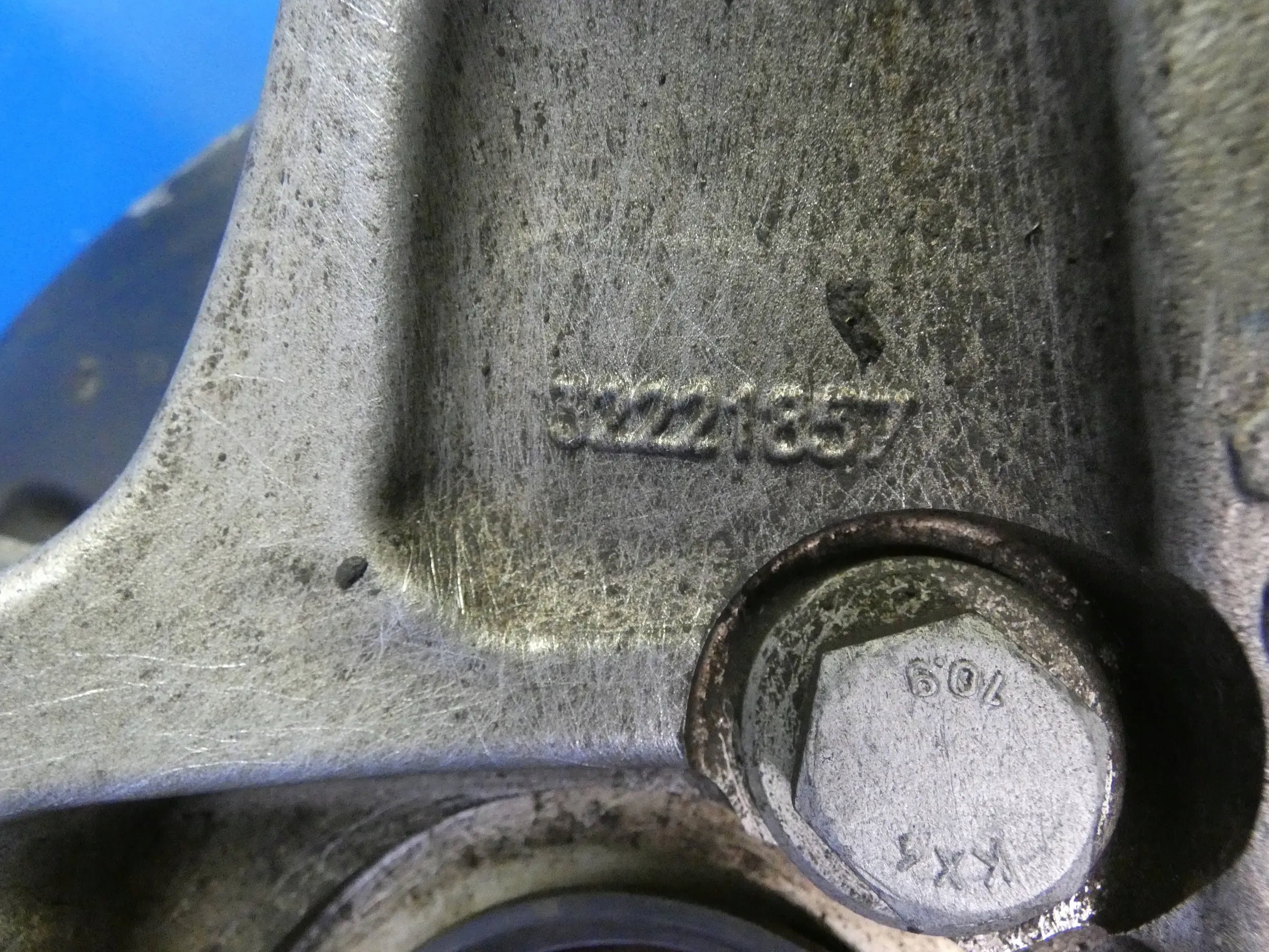 VOLVO XC40 čepu otoč pravá pravý předek
