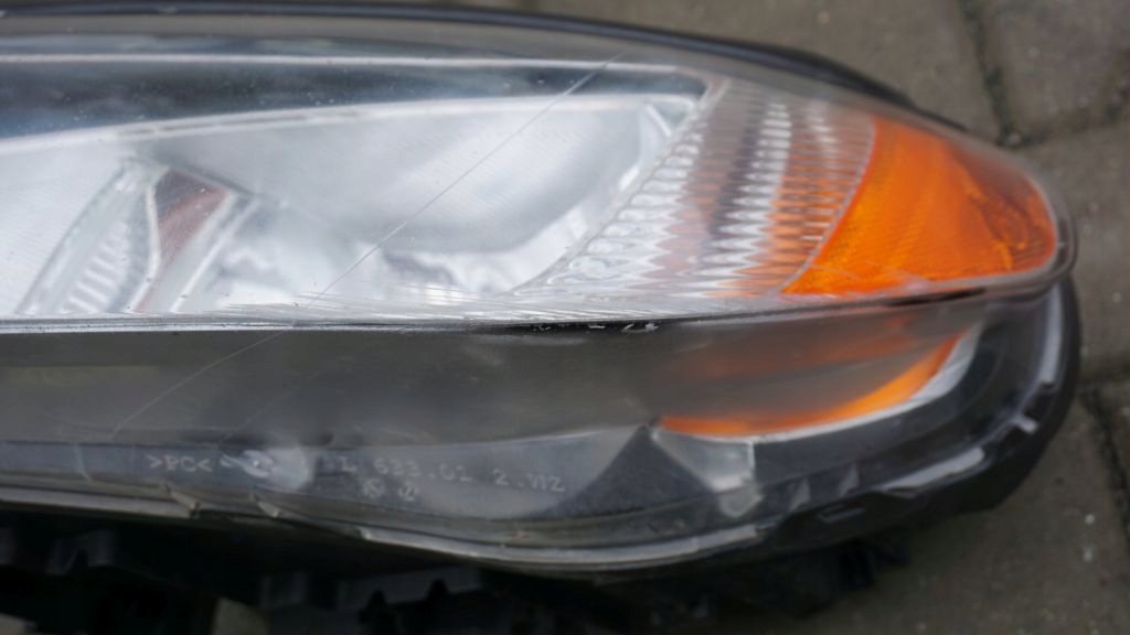 VOLVO S80 V70 XC70 - left light front