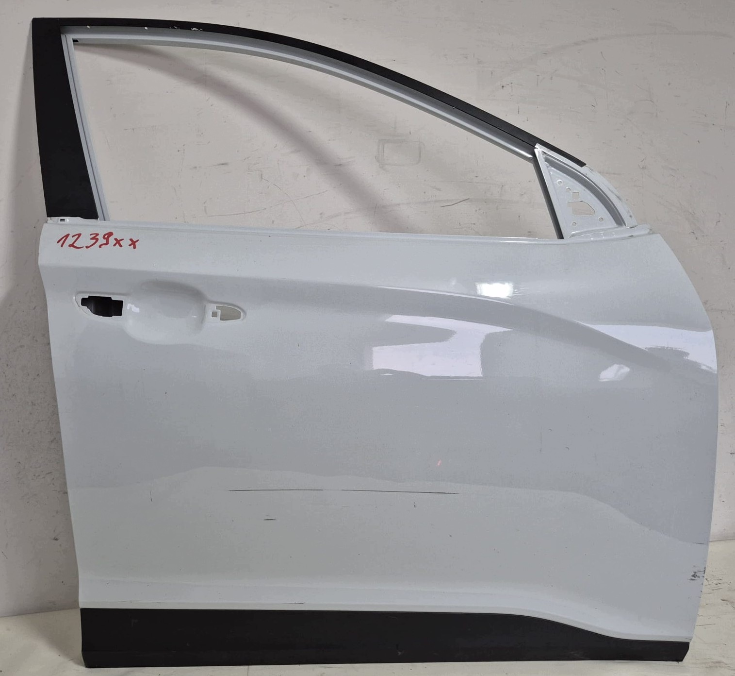 HYUNDAI KONA and 17- door right front front moulding for door