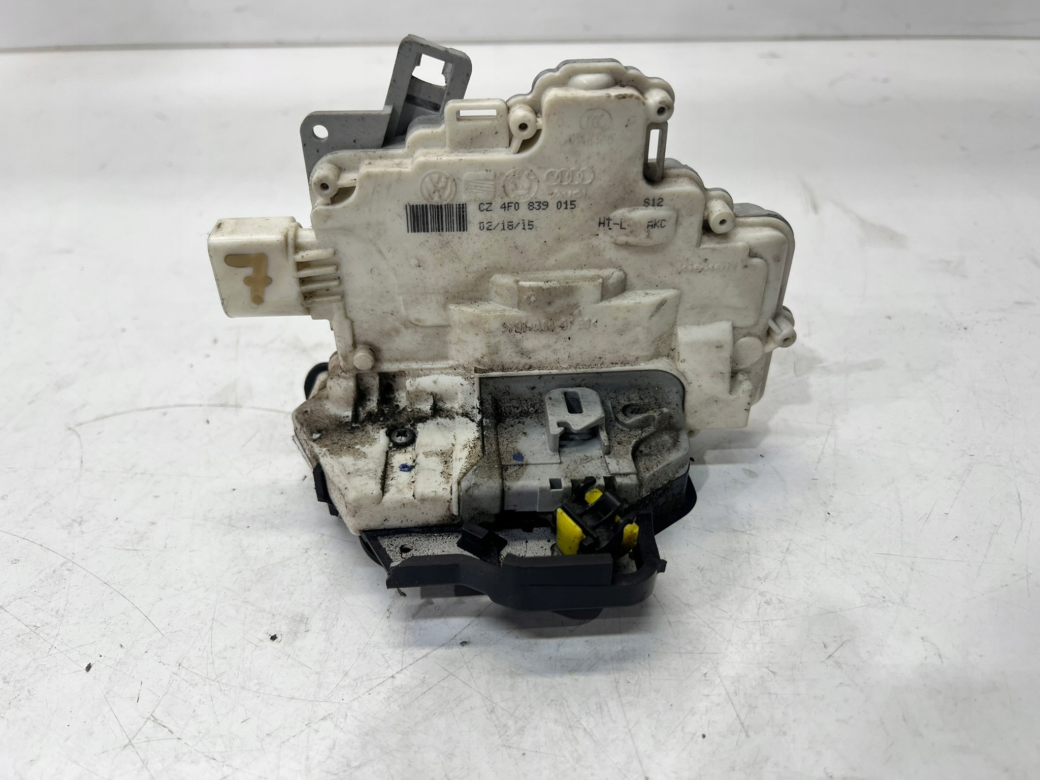 lock door left rear part AUDI A6 C6 A3 4F0839015 7-PIN