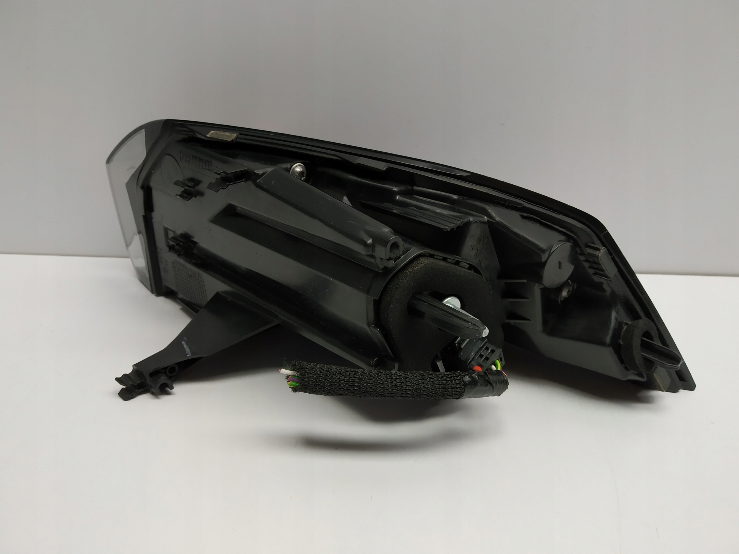 19+ Peugeot 2008 II light rear part left originál