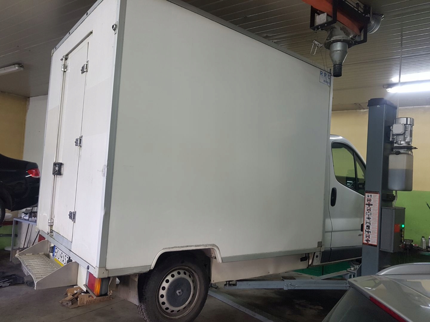 SPREZYNY TYL TRAFIC PODUSZKI PNEUMATYCZNE VIVARO