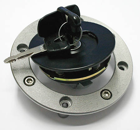 210-205 - Кришка паливного бака Suzuki GSXR 1000 з 2001 року.