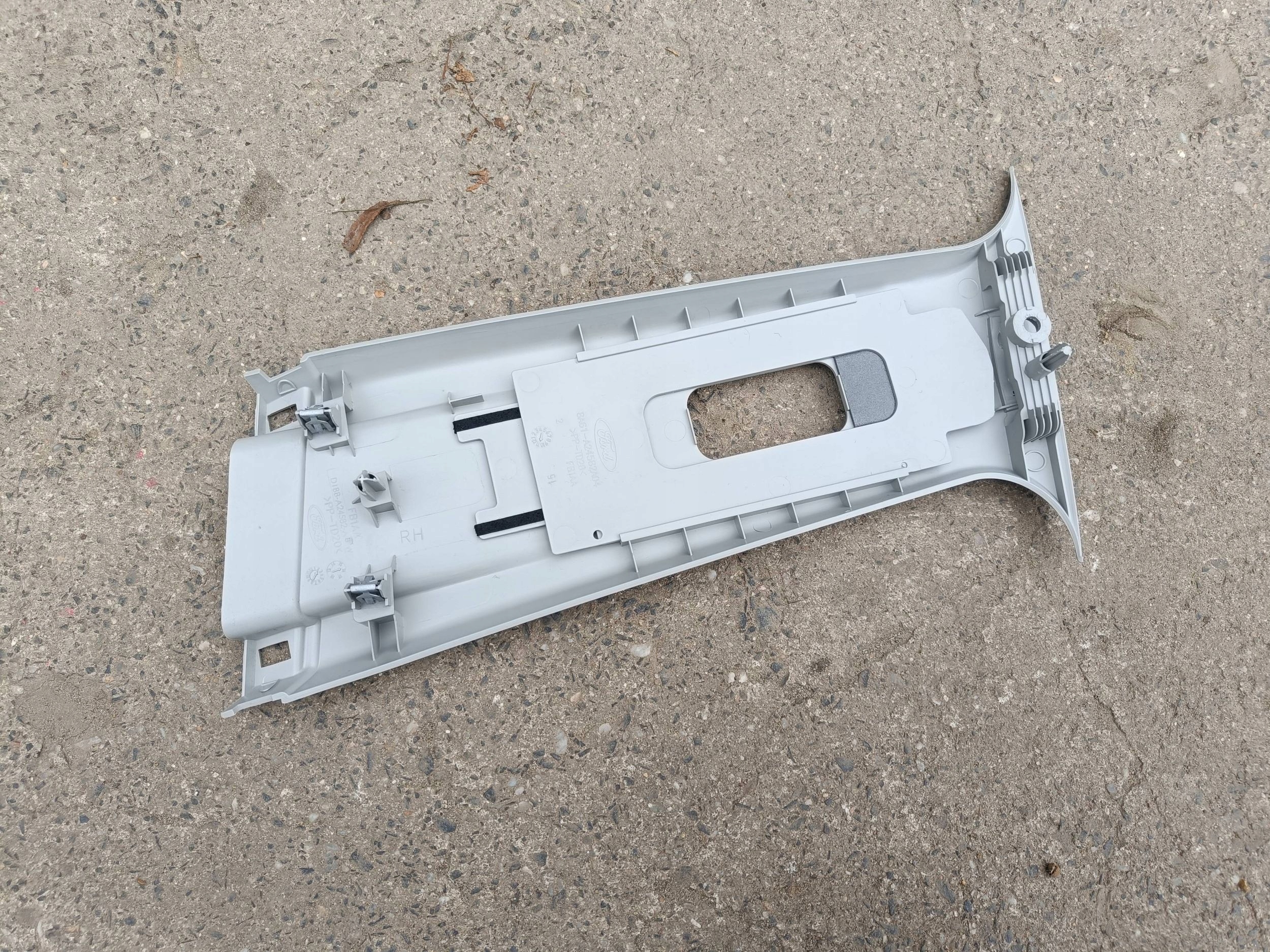 Ford Fiesta MK7 2016 right side cover upper slupka / B