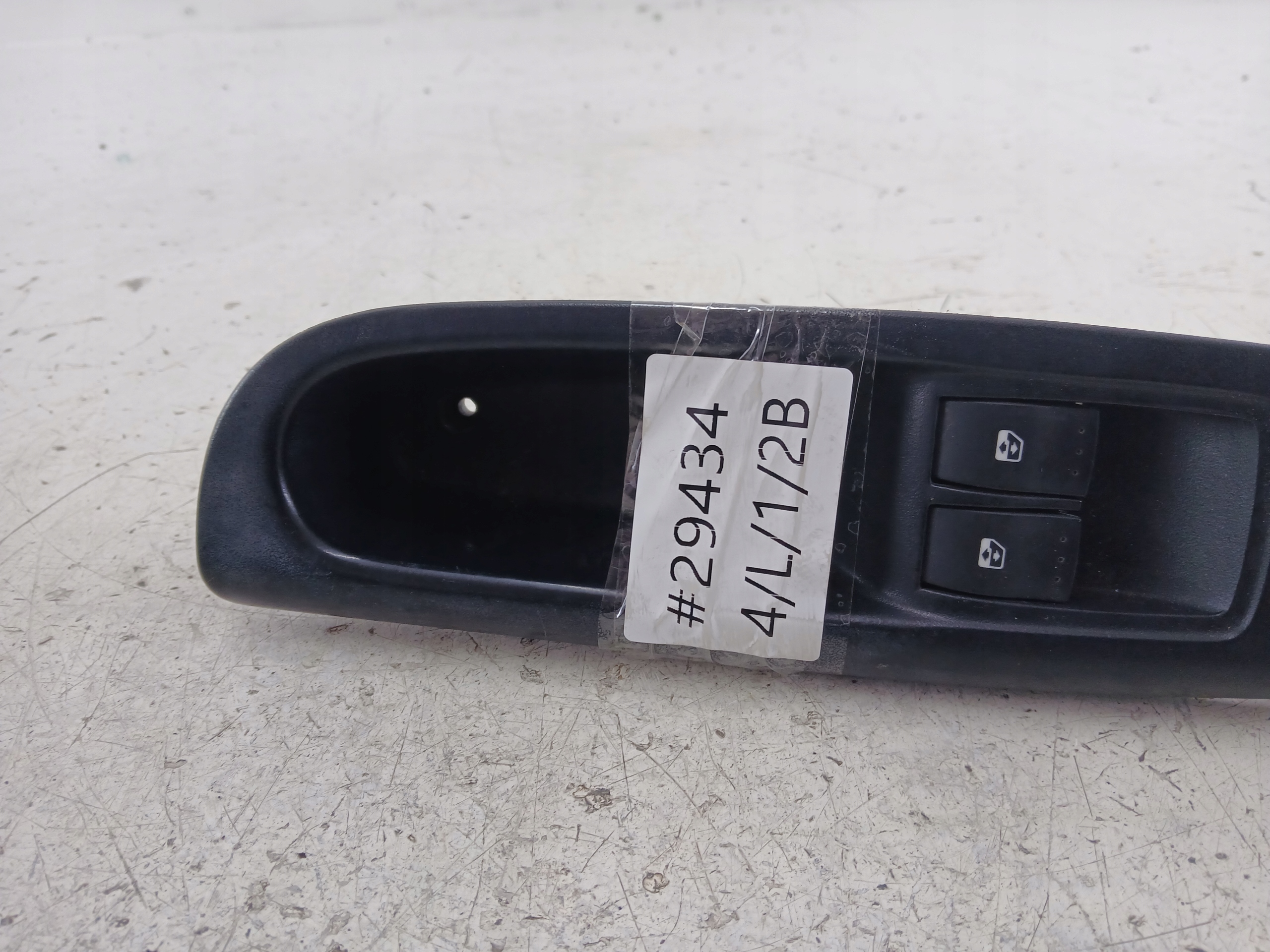 RENAULT CLIO II PANEL okna levý předek 2 okna 8200084003E
