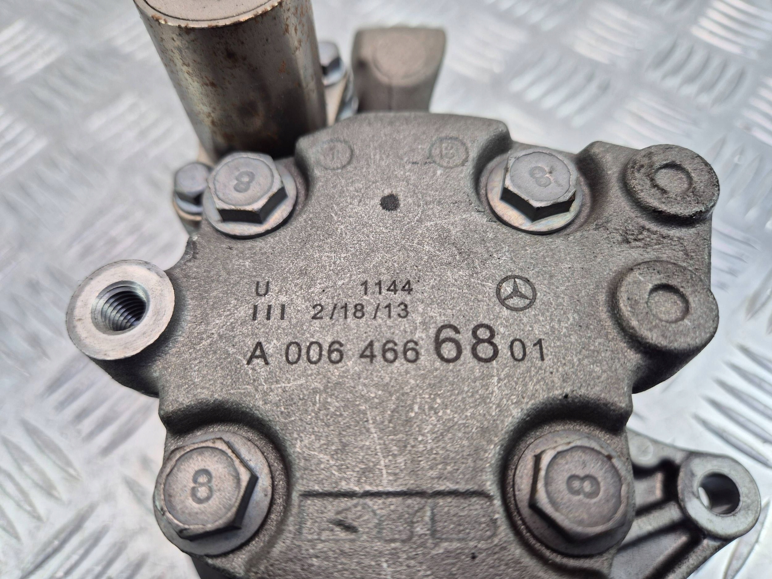 Mercedes C200 CGI W204 servo pump A0064666801 271.820