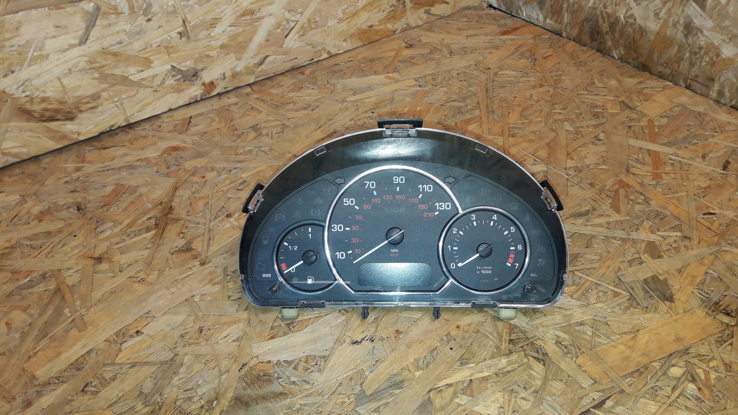 peugeot 1007 2006 спидометр часы