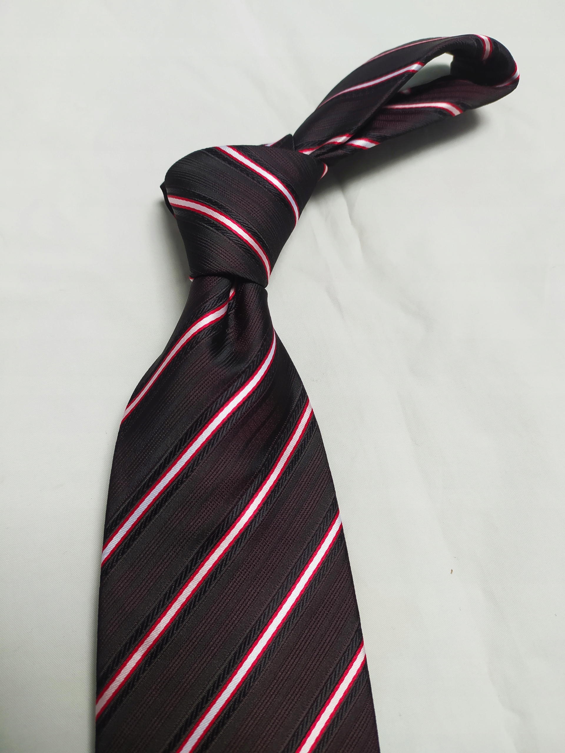 WYPRZEDAŻ ELEGANCKI KRAWAT DOBRA JAKOŚĆ