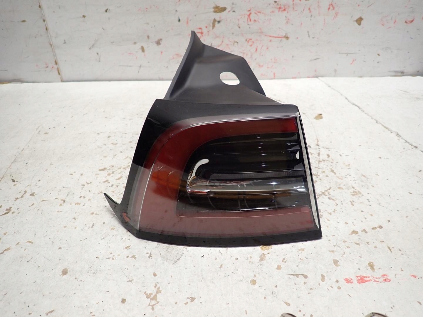 light rear part rear left TESLA 3 2017- 1502086-00-D