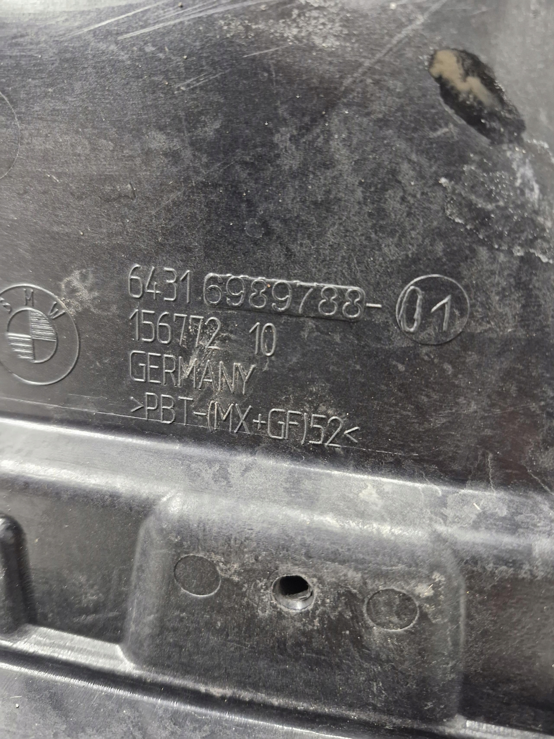 6989788 BMW E81 E82 E87 E88 torpédo obal filtru kabinové