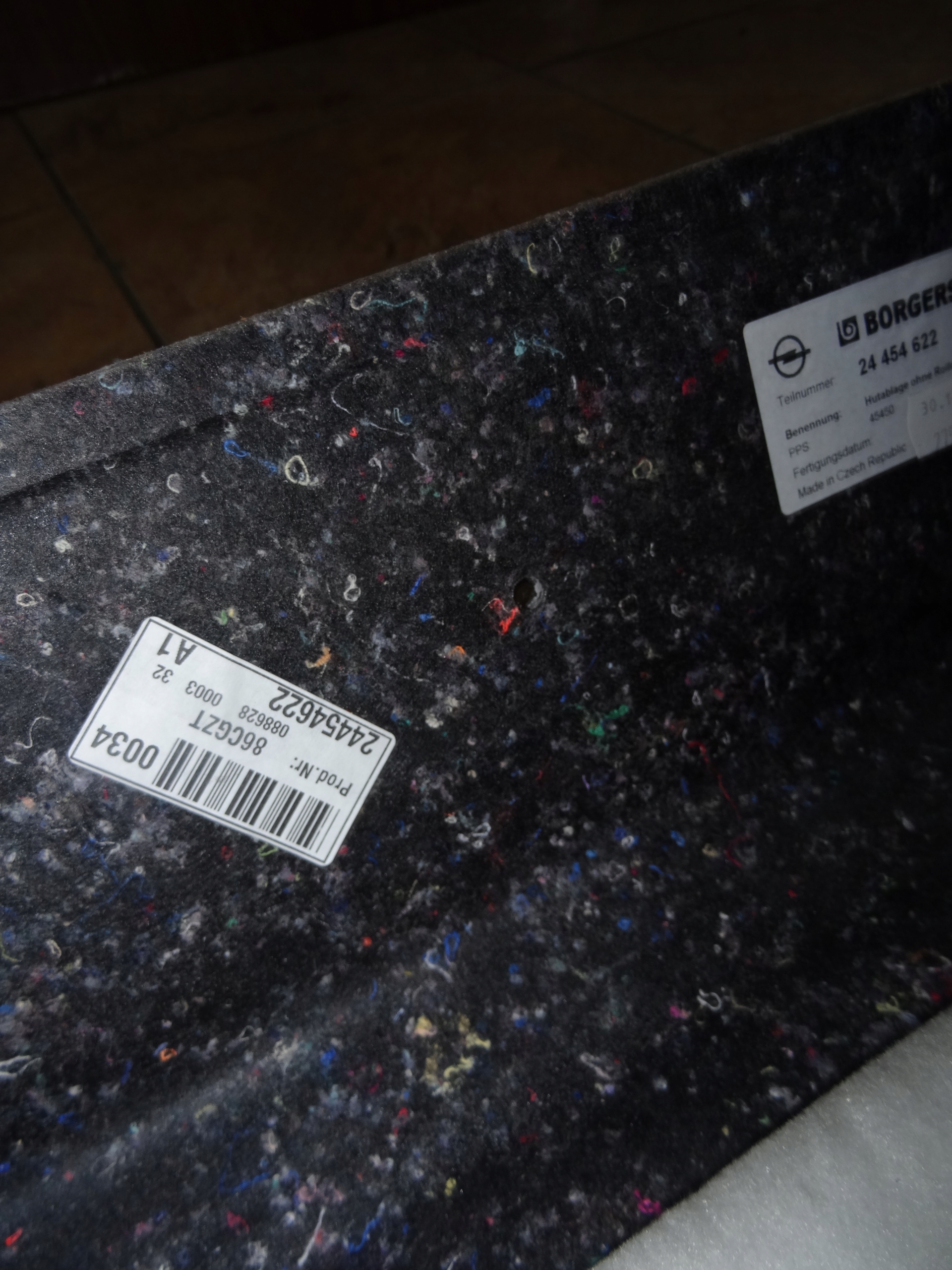 полка багажника opel oe 24445622