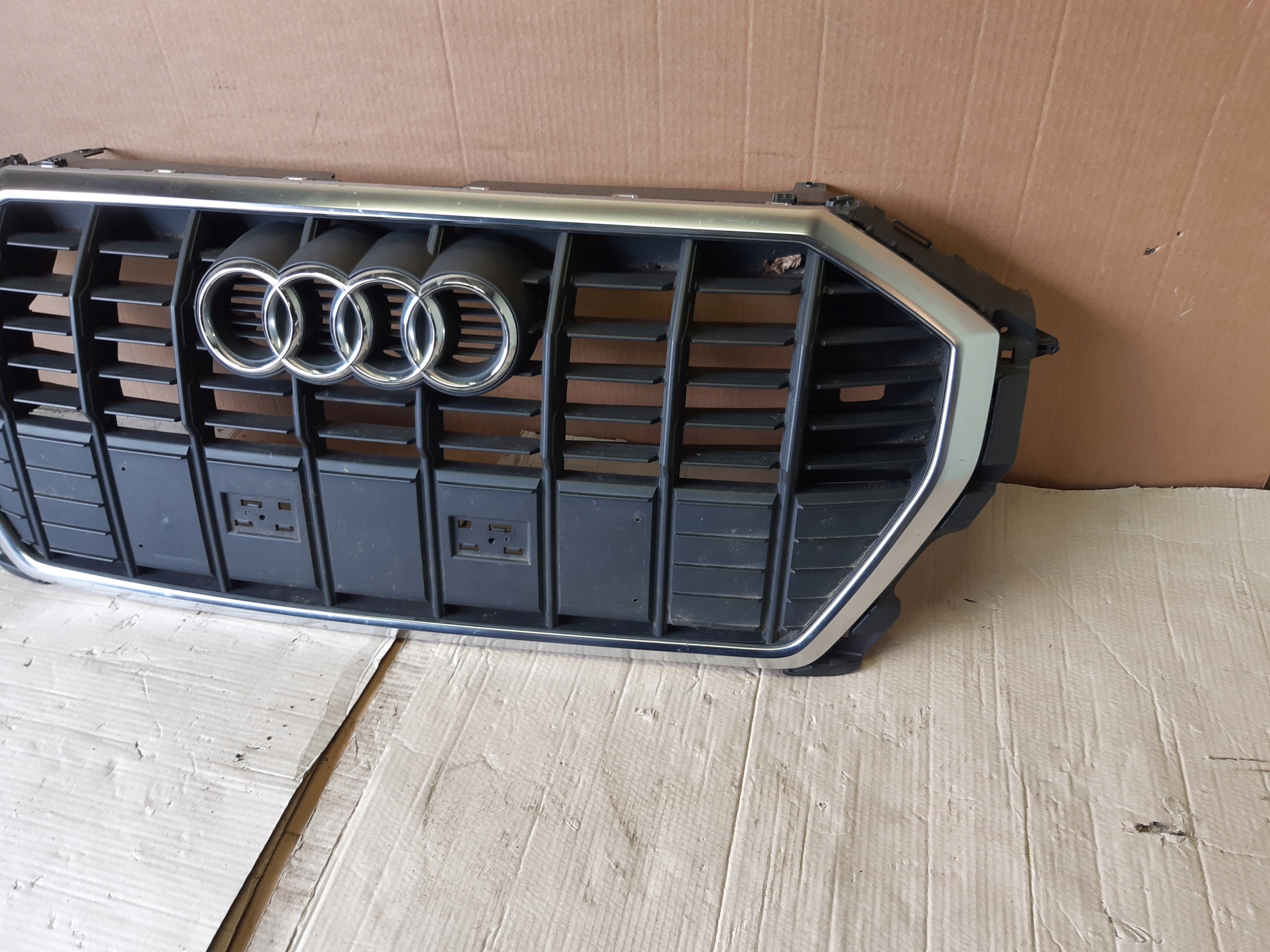 Audi Q3 Kühlergrill FRONTGRILL Kühlergitter 83A853651 - Thumbnail 3