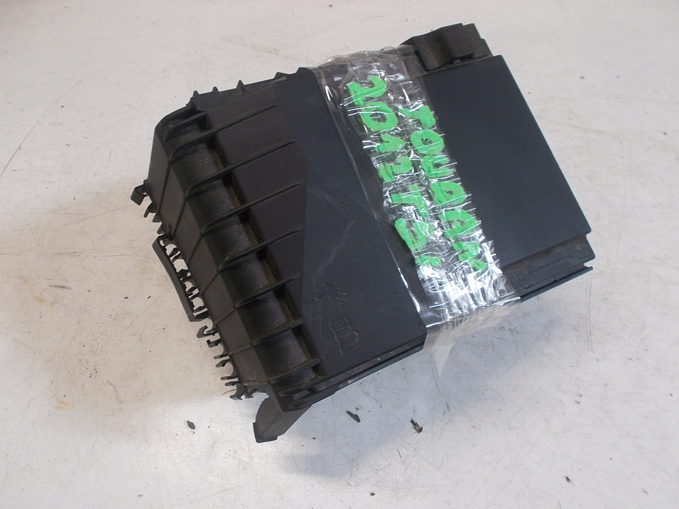 VW TOURAN I LIFT SKRZYNKA BEZPIECZNIKÓW 1.4 TSI