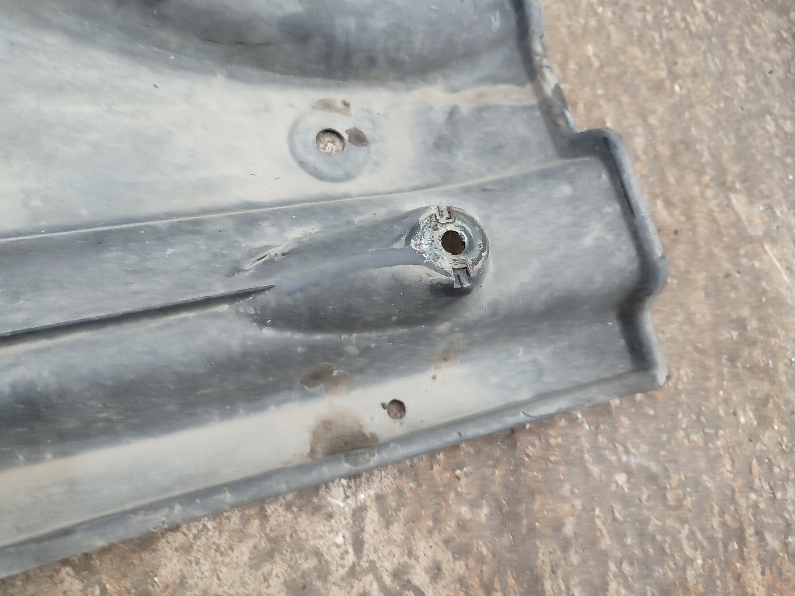 cover chassis left Volkswagen Jetta VI 5C6825201