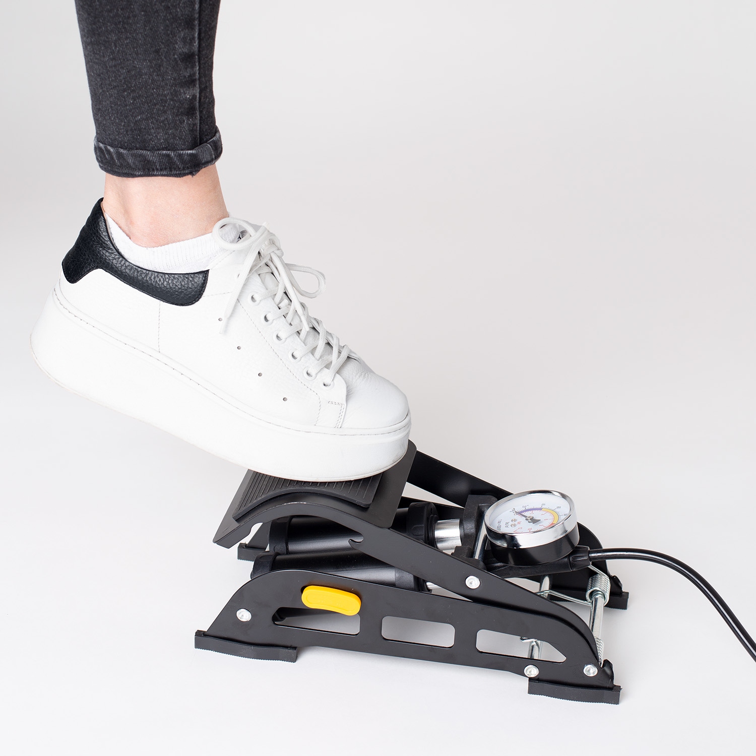 POMPKA NOŻNA ROWEROWA SAMOCHODOWA DWUTŁOKOWA MOCNA Z MANOMETREM DO ROWERU Model POMPKA ROWEROWA DWUTŁOKOWA Z MANOMETREM DO ROWERU