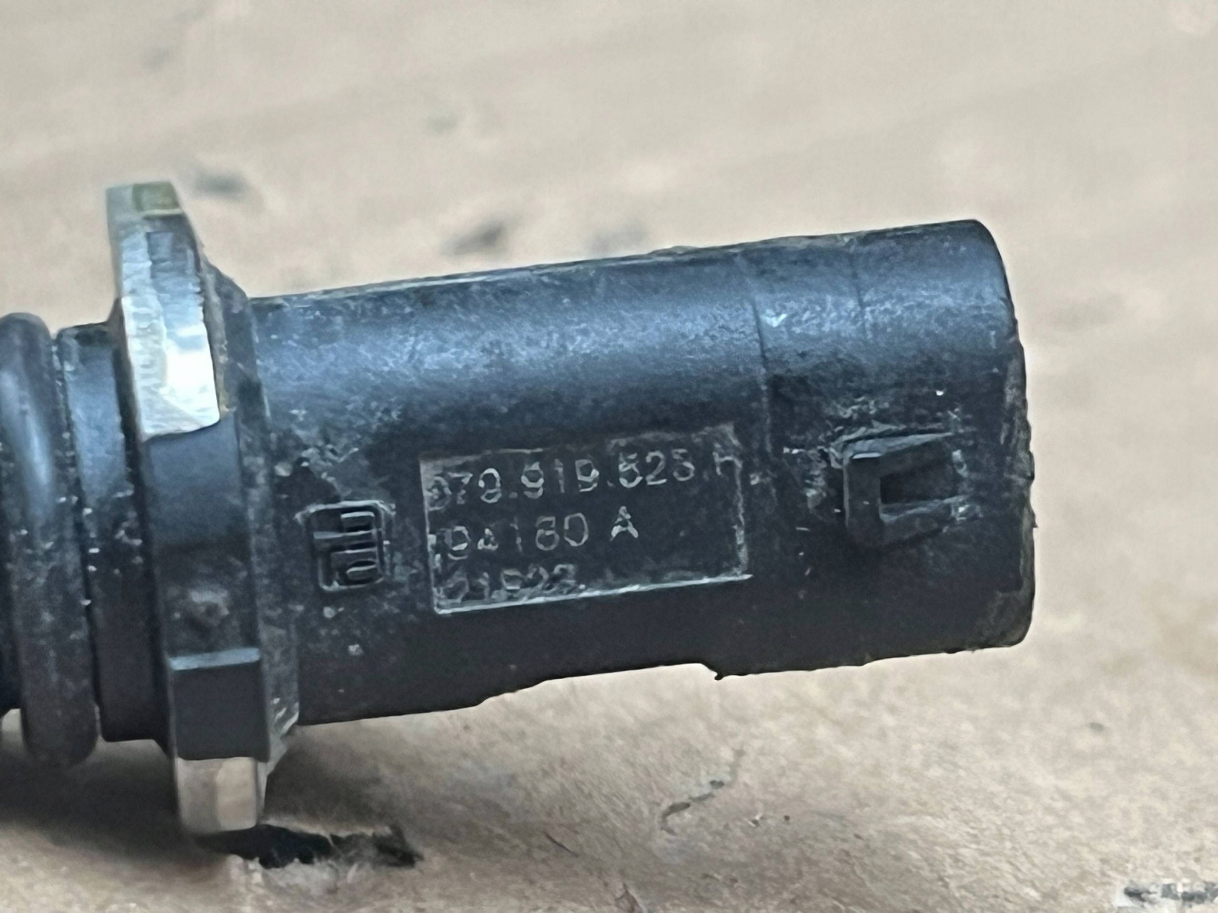 sensor TEMPERATURY VW AUDI 079919523A !J