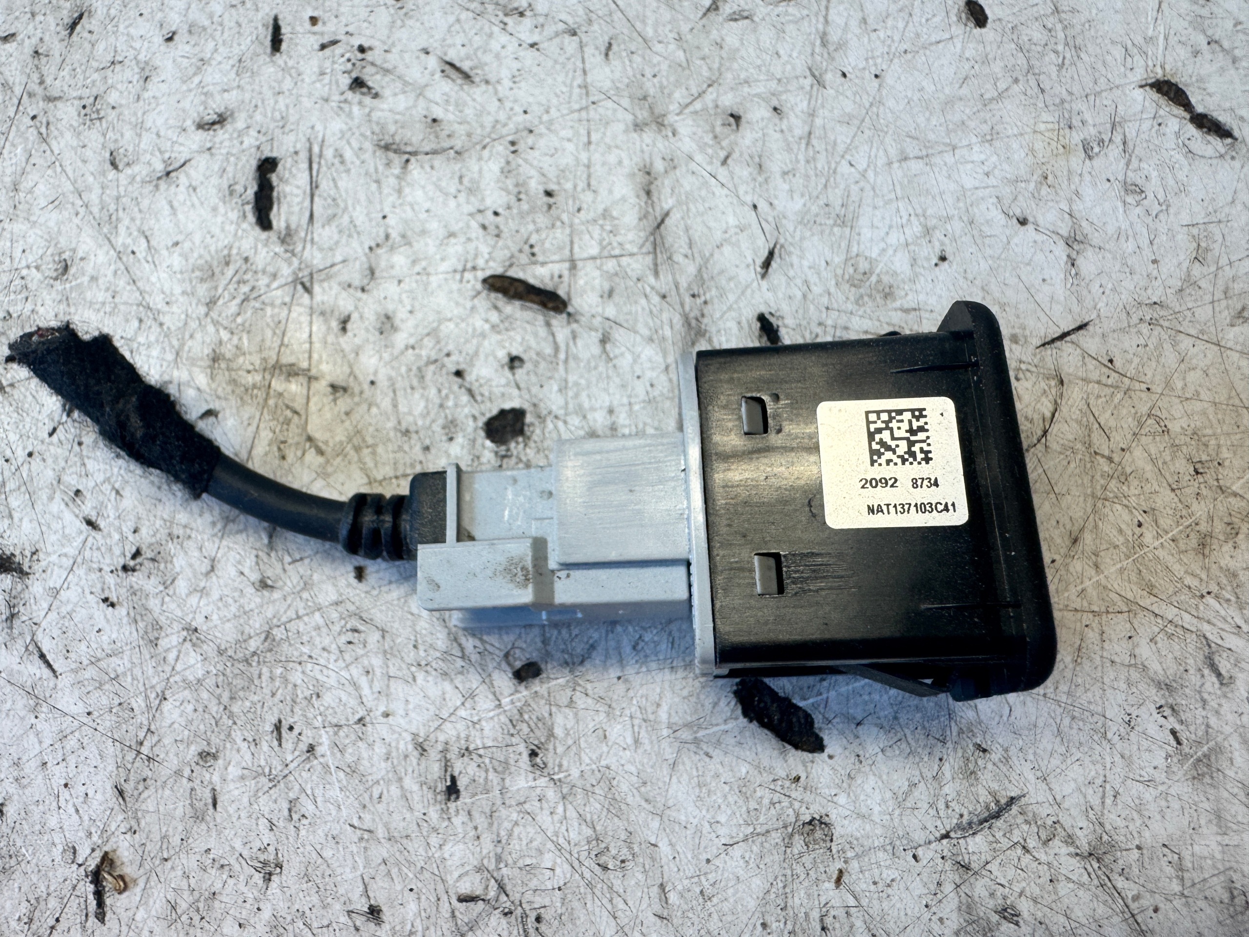 OPEL CORSA E Adapter, Stecker USB 20928734 Original