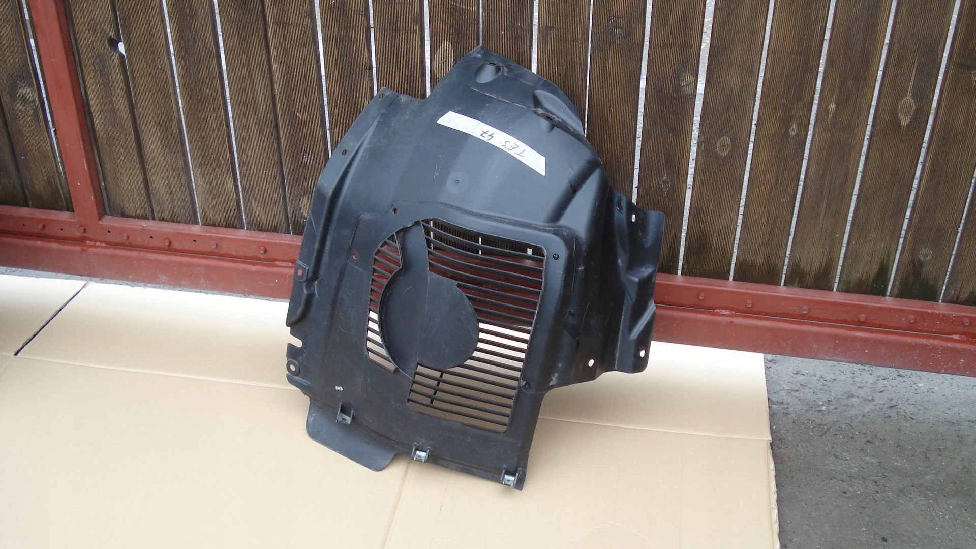 Nadkole prawe przednie 1016286-00-B Tesla S