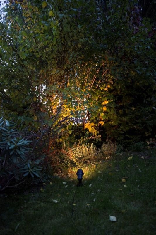 Moderní reflektor do zahrady nad jezírkem s pohyblivou hlavou Prit černý